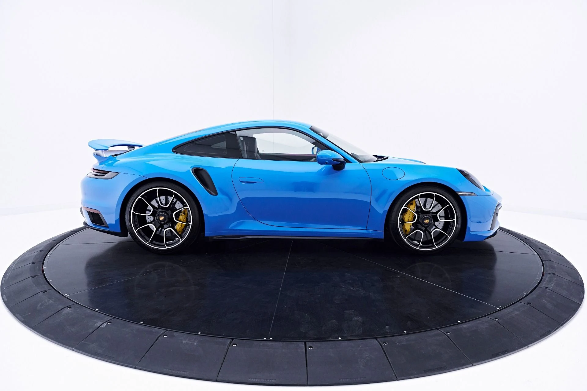 mph015_1504547915_Used_2023_Porsche_911_Turbo_S_1777508486_25a057c243