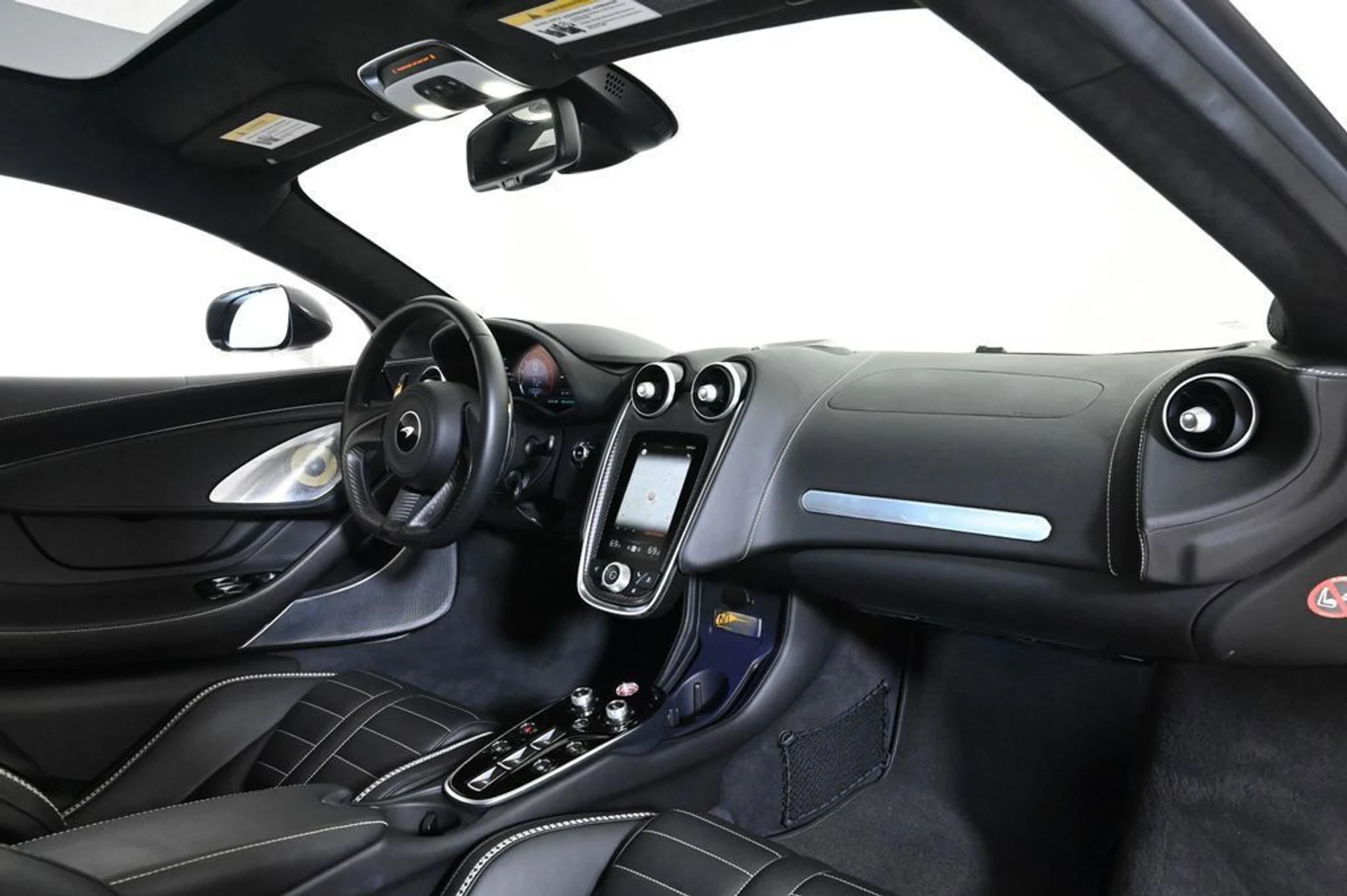 mph015_1506725824_used_2025_mclaren_gts_11350_22954265_15_1024_82132d592a