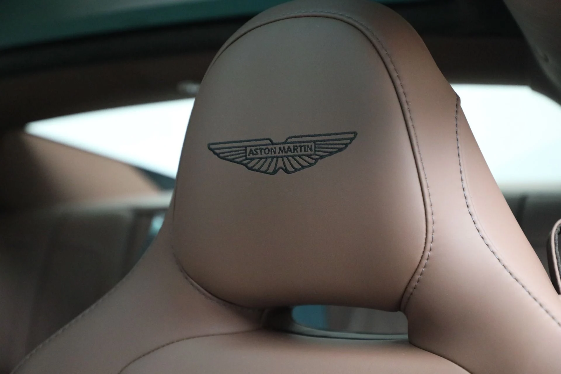 mph015_1510303132_Used_2025_Aston_Martin_DB_12_V8_1735242032_b81a584a4a