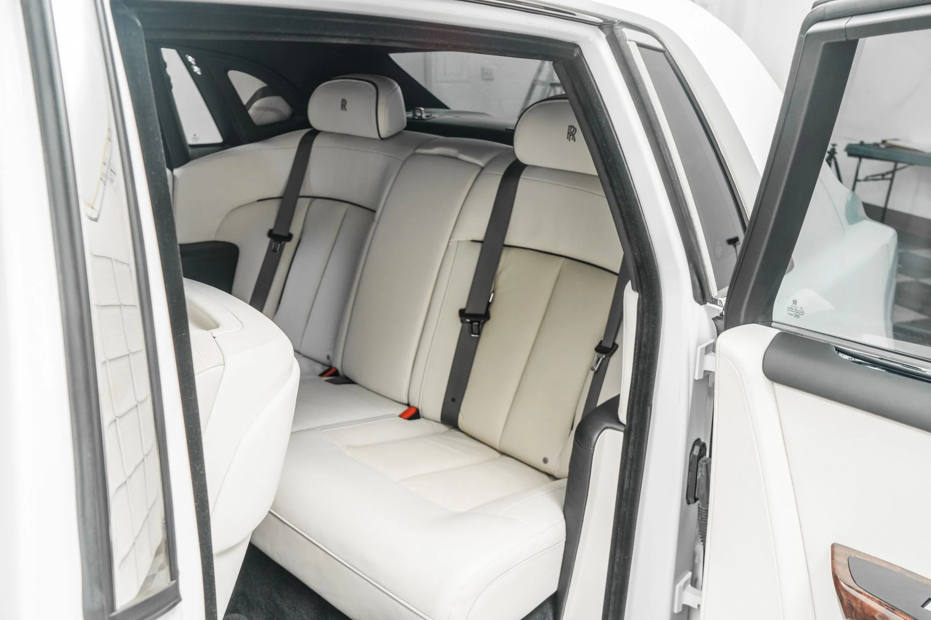 mph015_1511045973_Used_2023_Rolls_Royce_Phantom_Shooting_Star_Headliner_Very_Low_Miles_1768421489_41bf316499