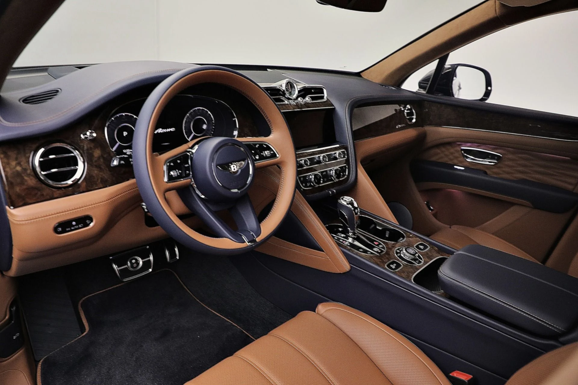 mph015_1514550779_New_2025_Bentley_Bentayga_Azure_V8_1762363976_210e3eb15e