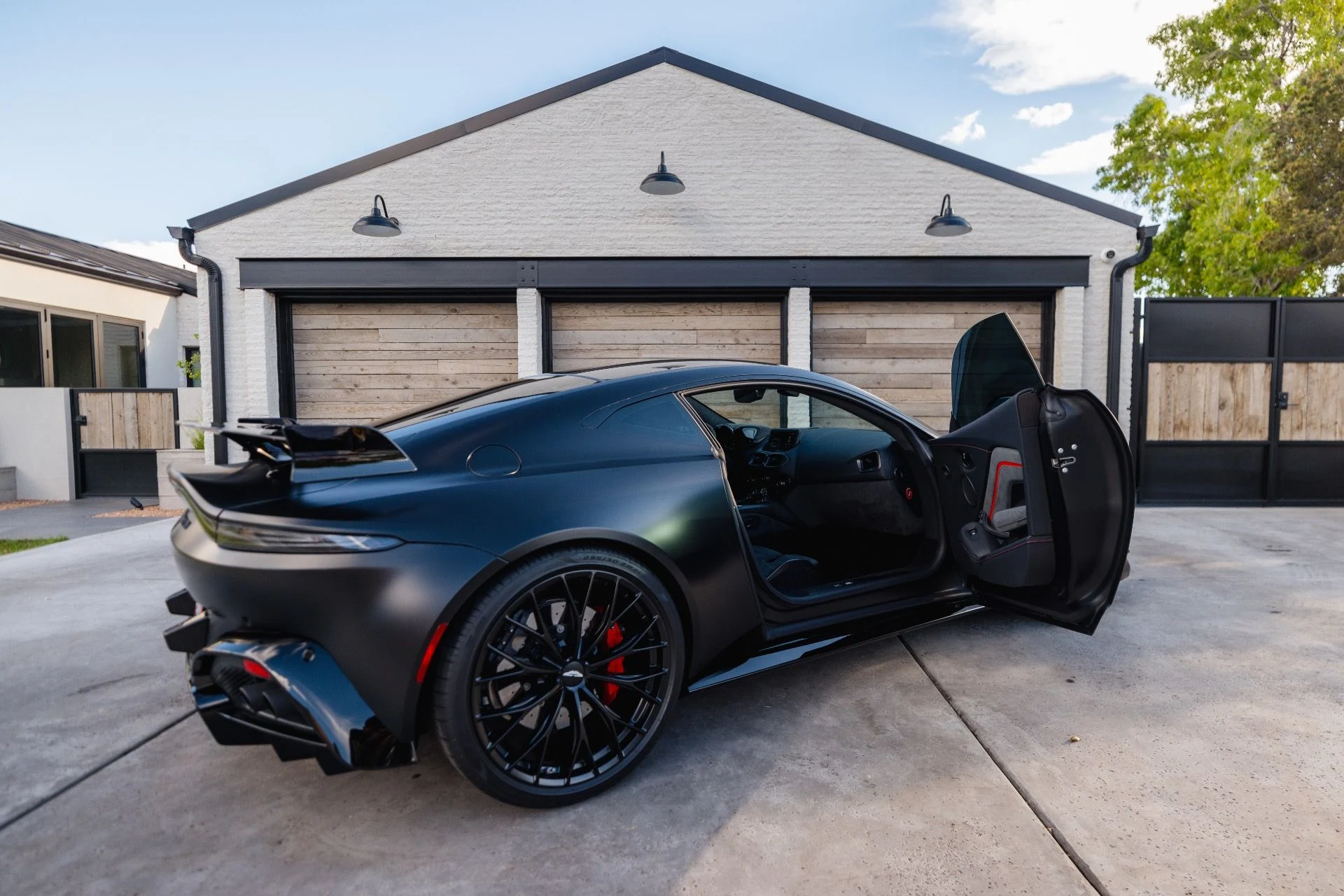mph015_1515457548_Used_2023_Aston_Martin_Vantage_F1_Edition_1715792297_4ced97745f