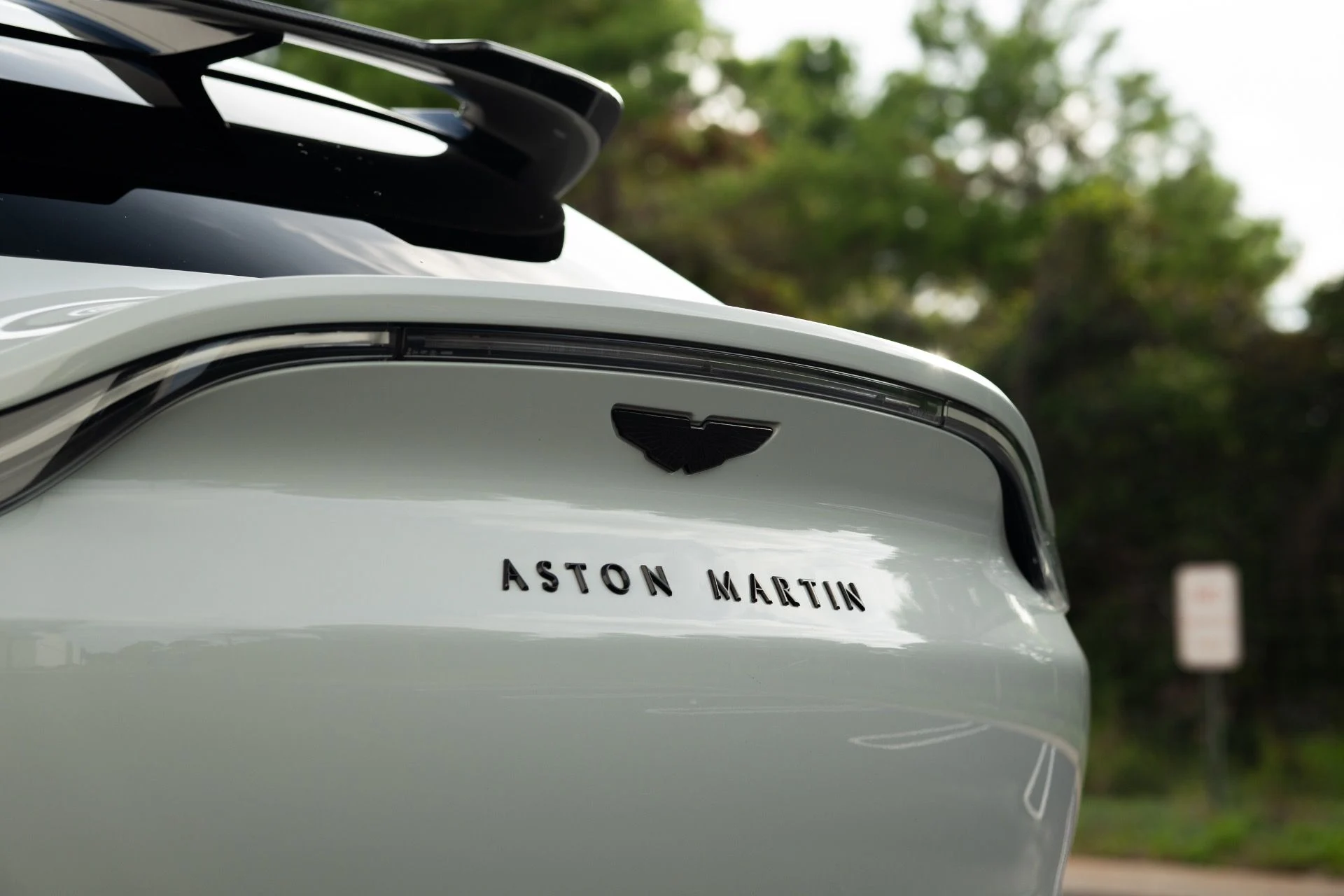 mph015_1517074025_Used_2023_Aston_Martin_DBX_707_1756441558_ed6743f4fa