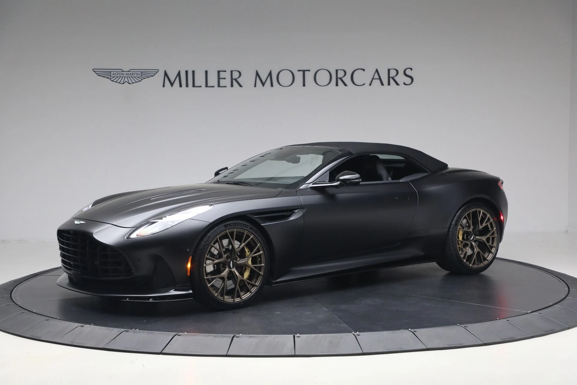 mph015_15188938_Used_2024_Aston_Martin_DB_12_Volante_1778012465_ae3b209db3