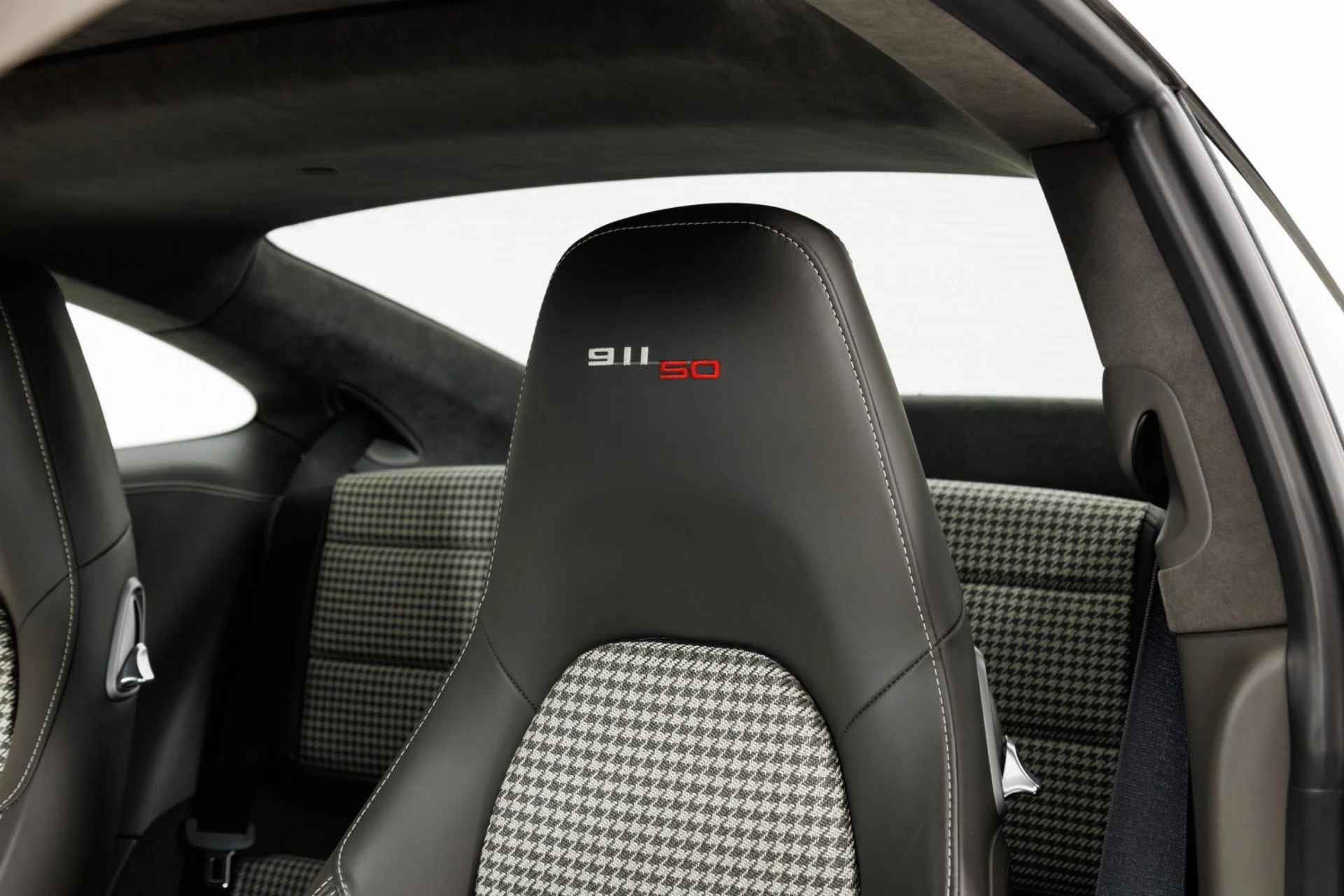 mph015_1534841410_Used_2014_Porsche_911_Carrera_S_1781907468_40188d1408