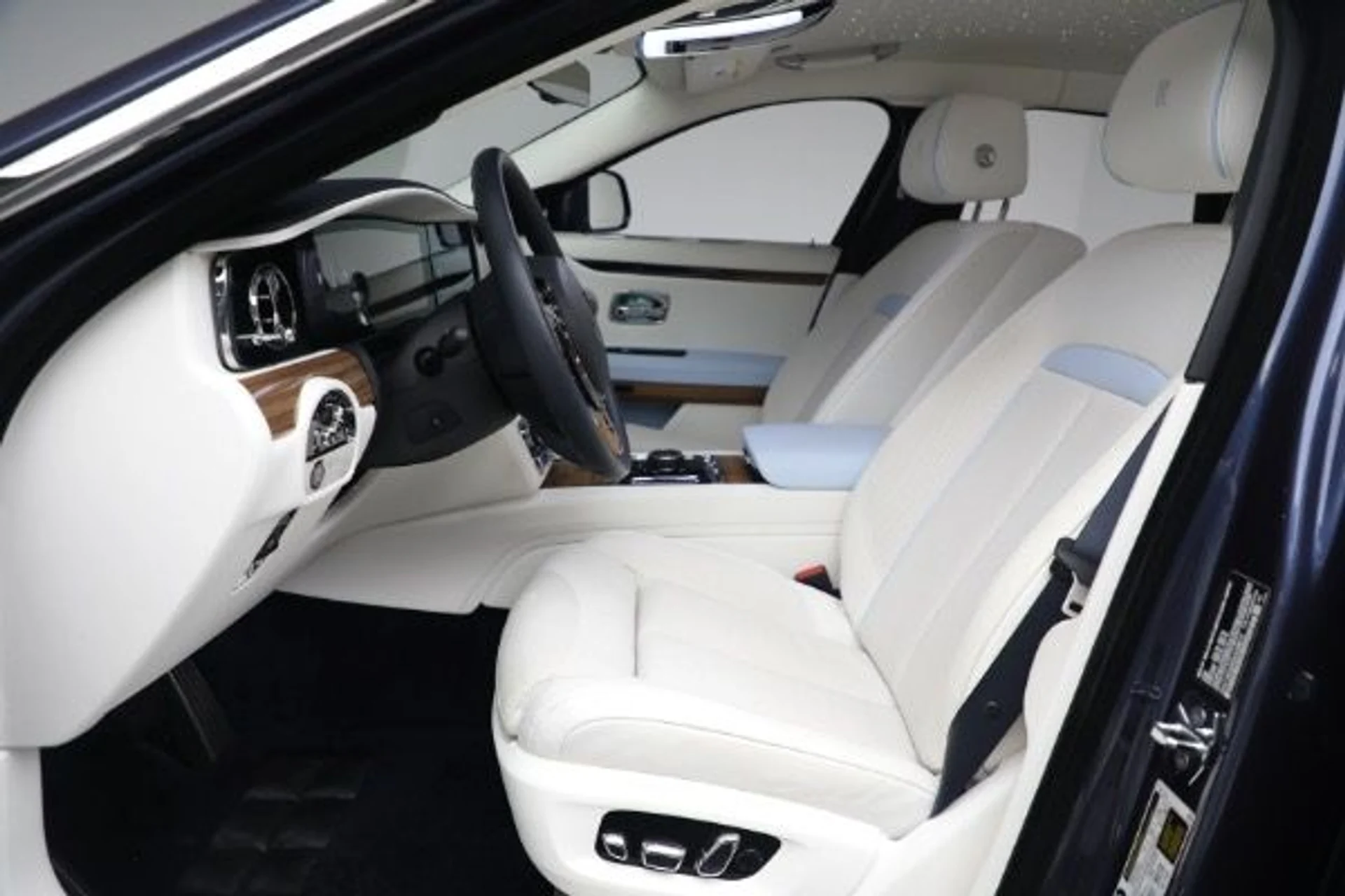mph015_1542991420_New_2025_Rolls_Royce_Ghost_001661736e