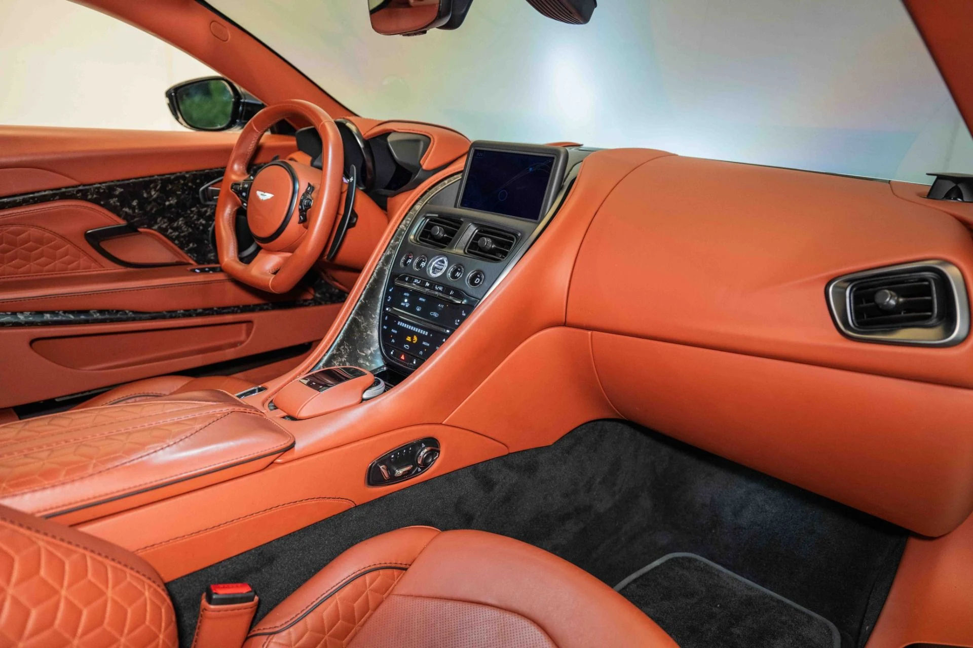 mph015_1544150818_Used_2019_Aston_Martin_DBS_Superleggera_1726670802_d265e33665
