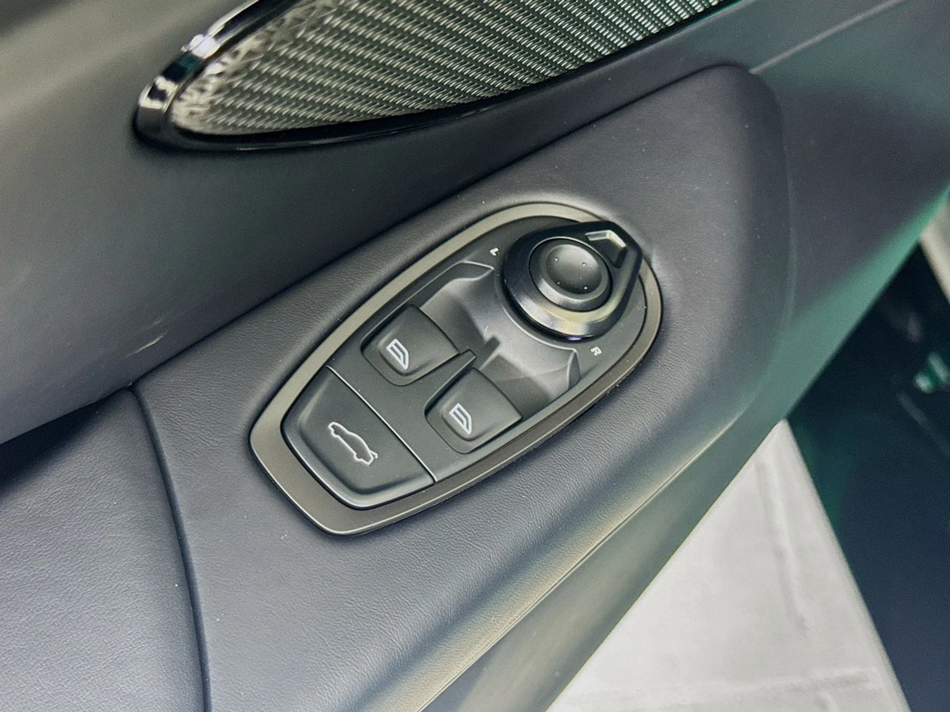 mph015_1544952469_4a3252dc3a4633d7876da909b4257ad6x_6e8d4aac40