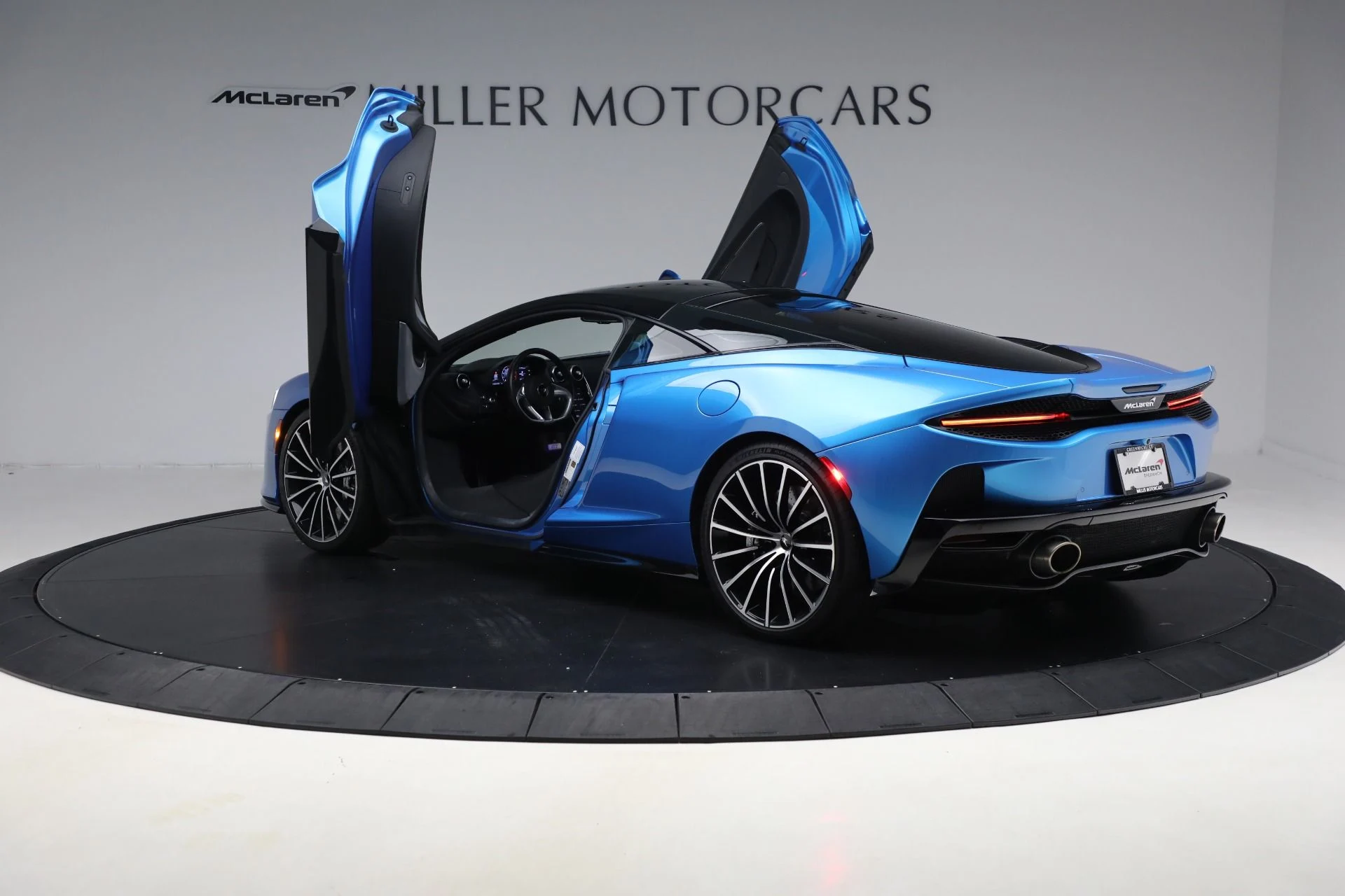 mph015_154913843_Used_2021_Mc_Laren_GT_Luxe_2d82a16ea9