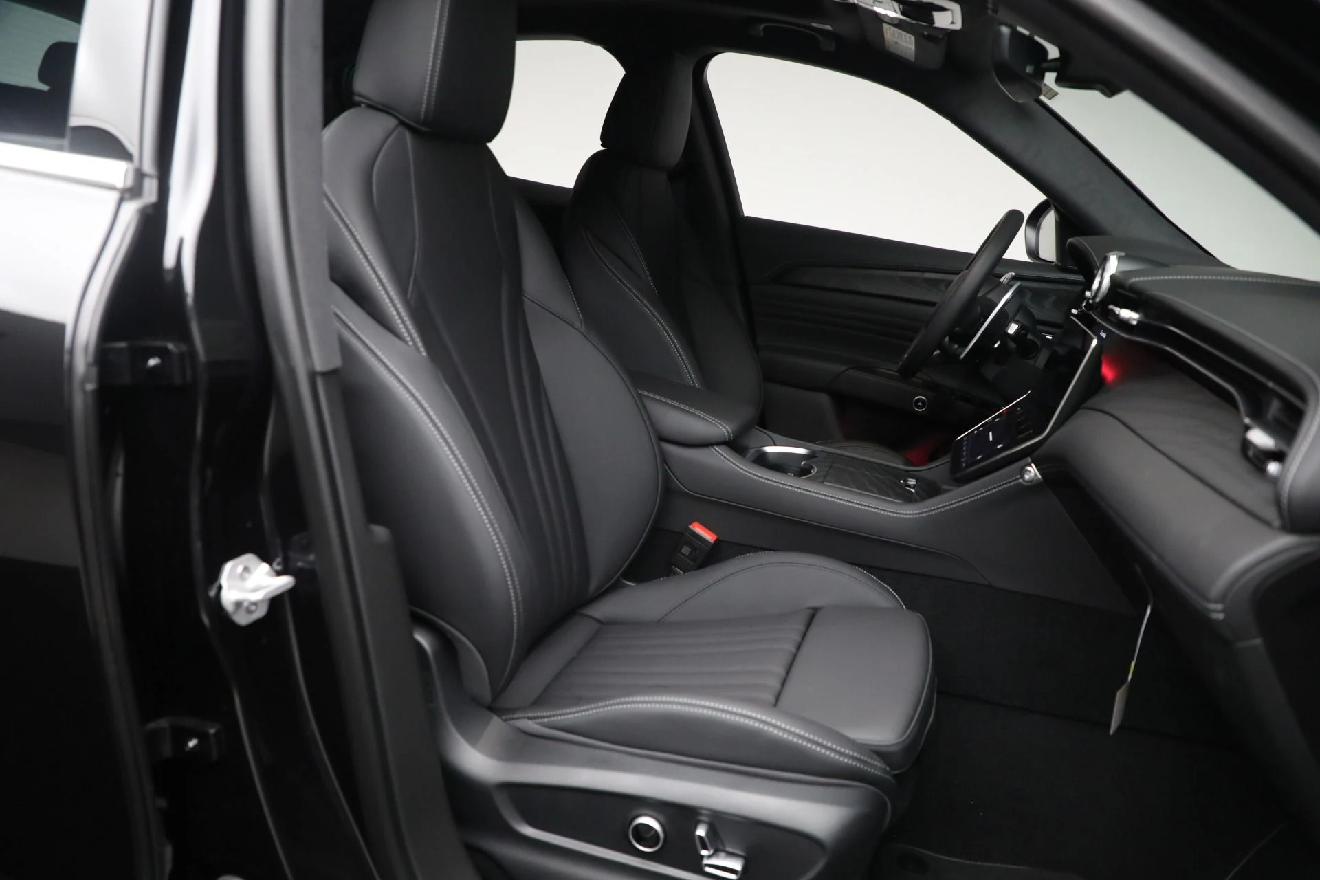 mph015_1565268730_New_2025_Maserati_Grecale_fa1a2ddffa