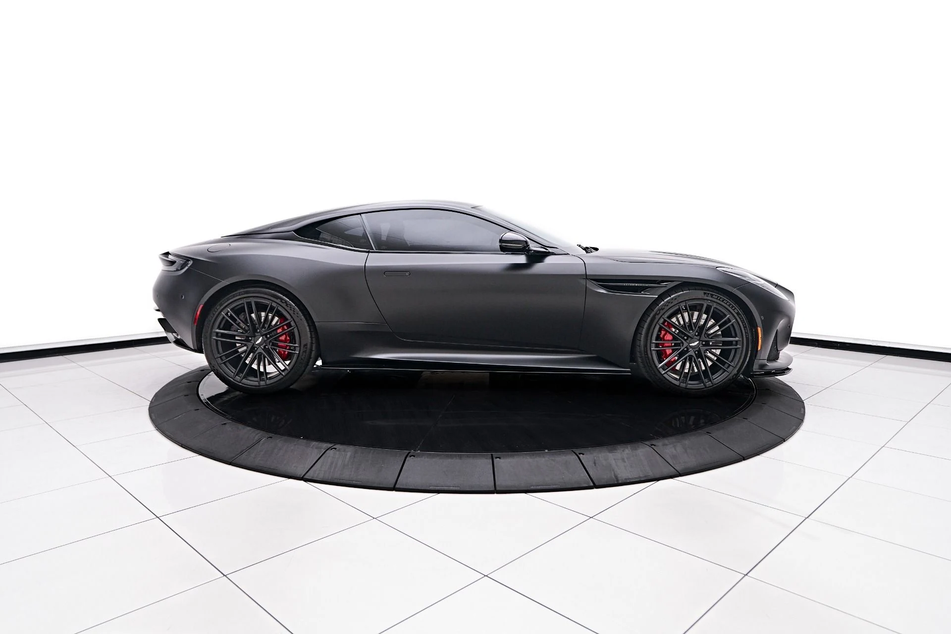 mph015_1566432713_Used_2024_Aston_Martin_DB_12_1752612779_e3adbc744e
