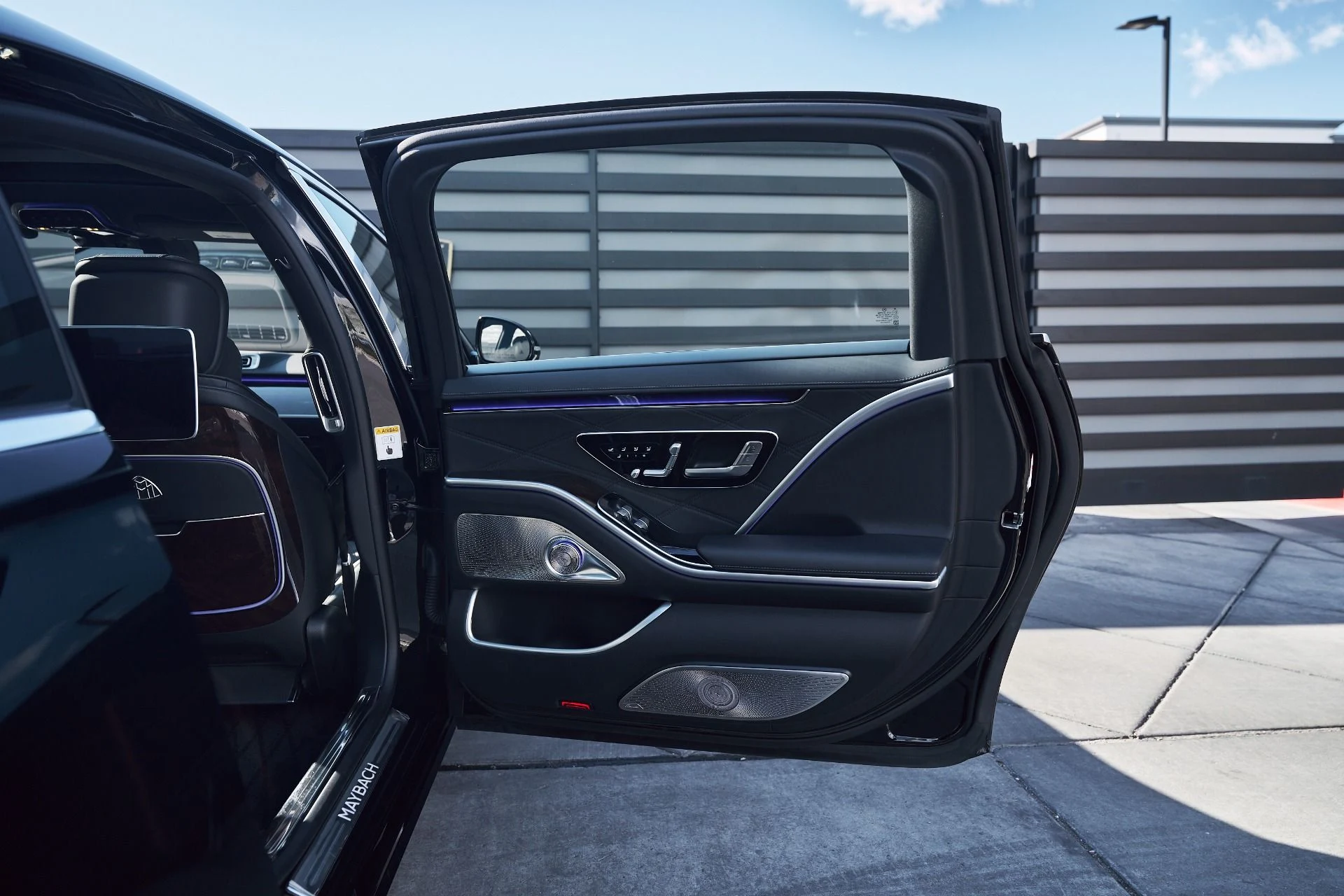 mph015_1569040536_Used_2025_Mercedes_Benz_S_Class_Maybach_S_580_1769305267_f063abf691