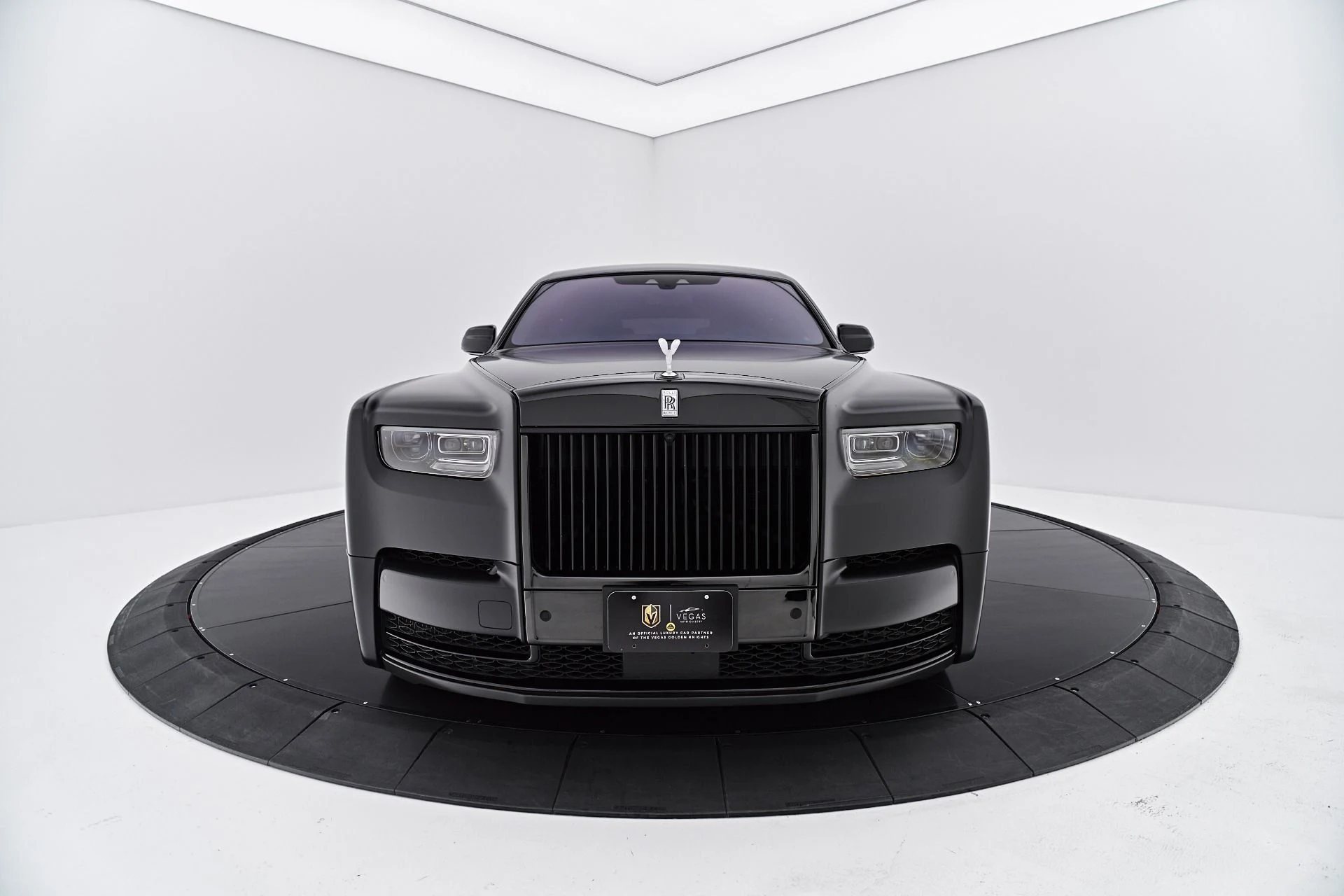 mph015_1573104395_Used_2024_Rolls_Royce_Phantom_Base_1787881766_c45c044ce9