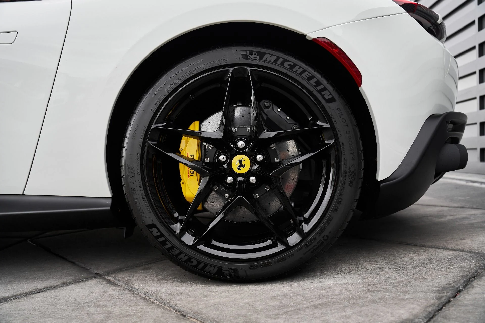 mph015_1588336593_Used_2024_Ferrari_Roma_Base_1763170052_d119b678a8