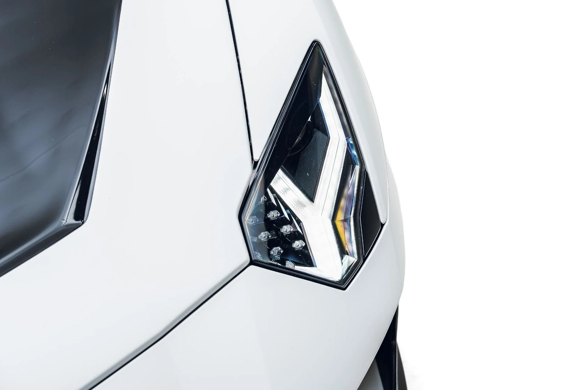 mph015_1592346657_Used_2018_Lamborghini_Aventador_LP_740_4_S_1783639887_2f29f4f03c