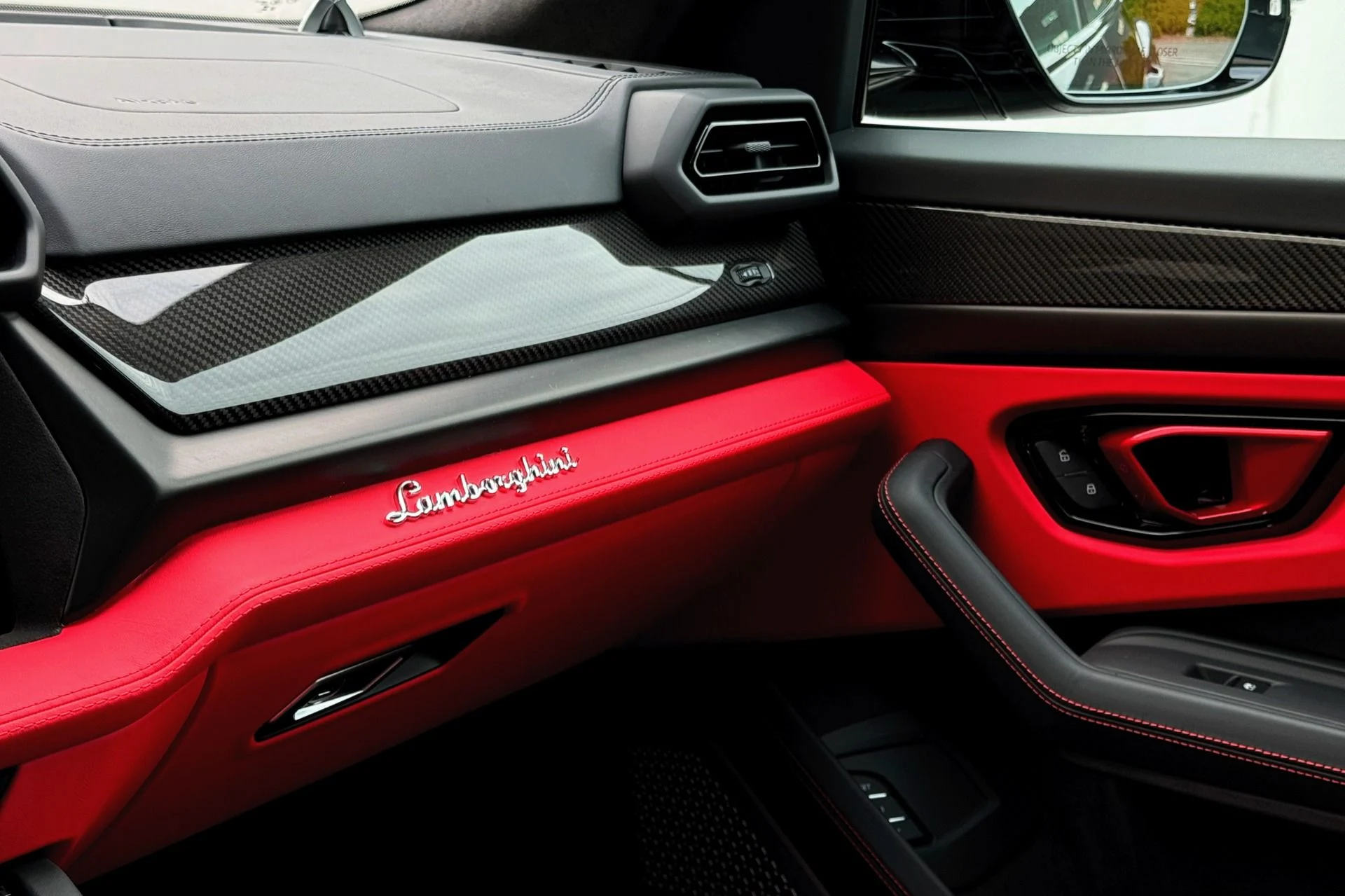 mph015_1592866449_Used_2025_Lamborghini_Urus_SE_1744358438_1675d55373