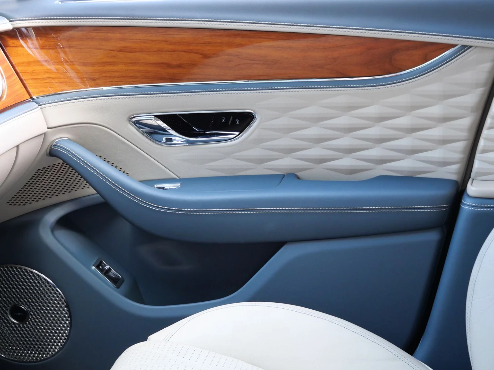 mph015_1598428315_ef5c33b04260ebec6c7075fa2ce31f95x_f5b9d2ddea