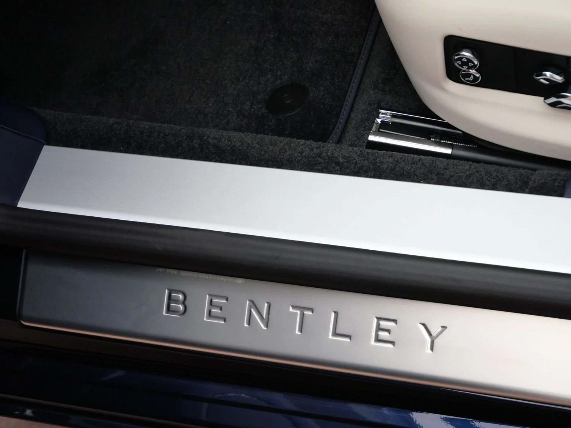 mph015_15995734_d10ea6bf835394b99b91a481fff6d53dx_e127e1d7f2