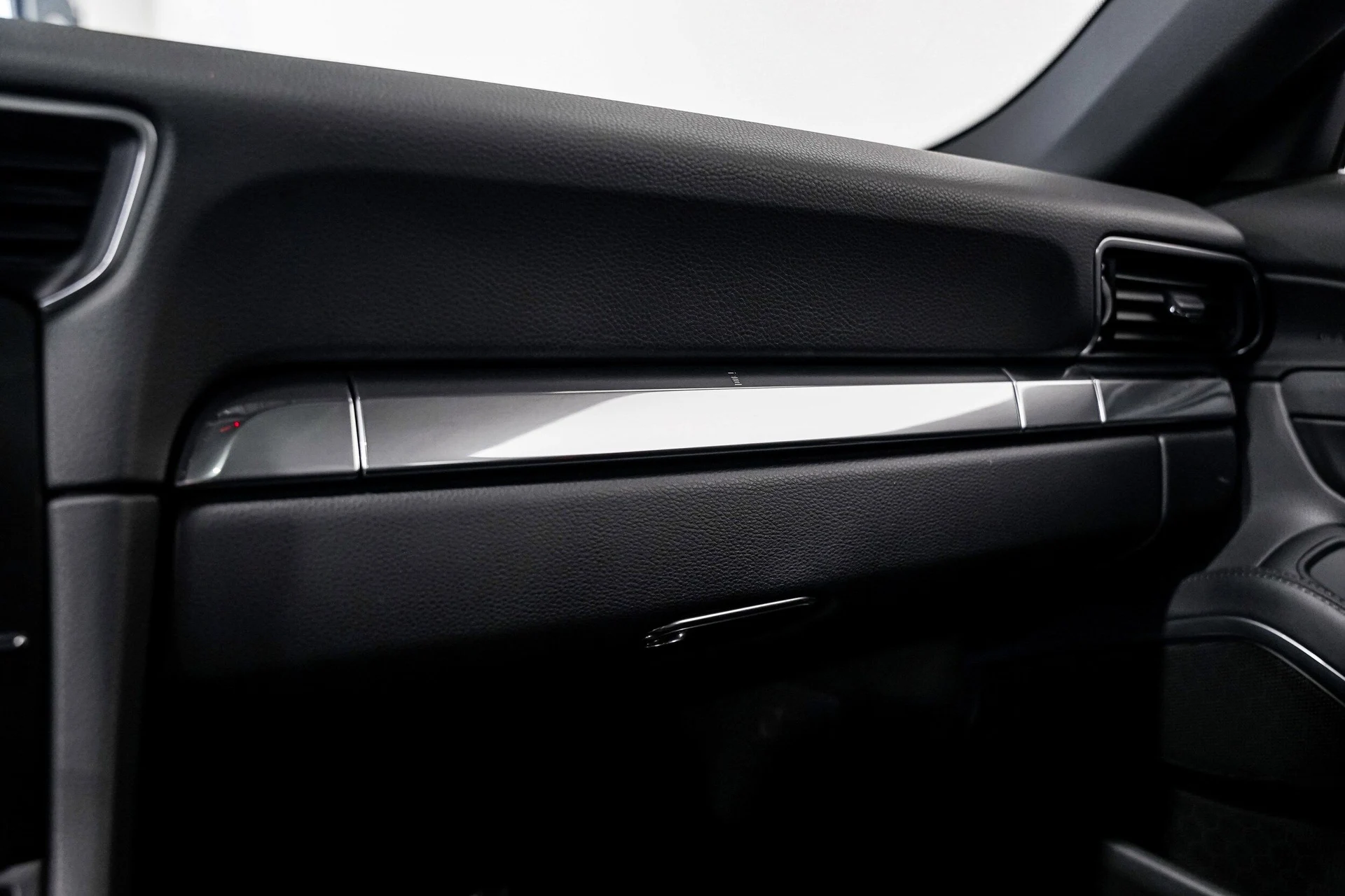 mph015_161547341_8b9fc36ba48b4e38c3236557a86a74ffx_94938df8c9