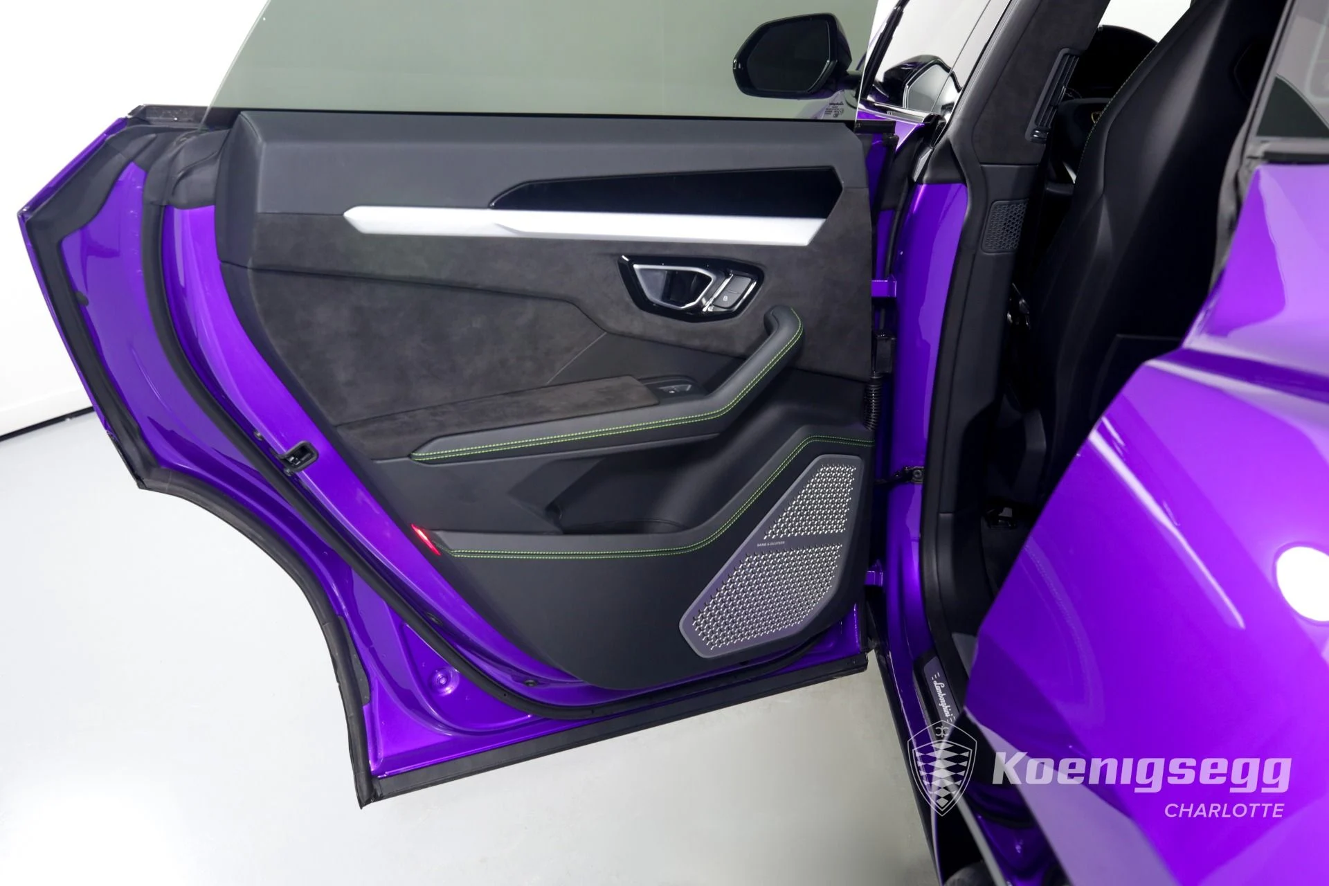 mph015_1630300891_Used_2022_Lamborghini_Urus_1671738145_af41cae9a0