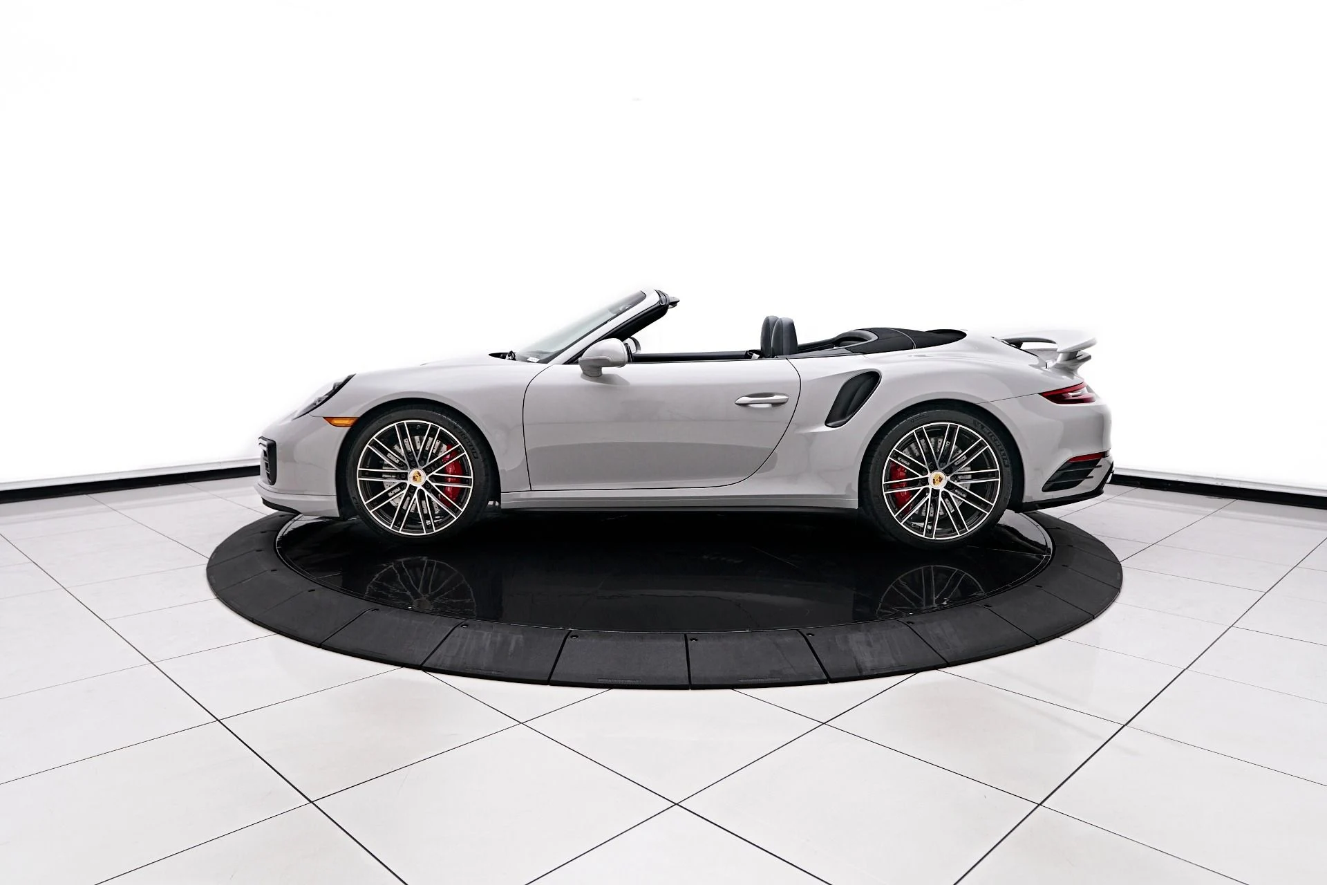 mph015_1635271850_Used_2019_Porsche_911_Turbo_1757547199_c9733071b6