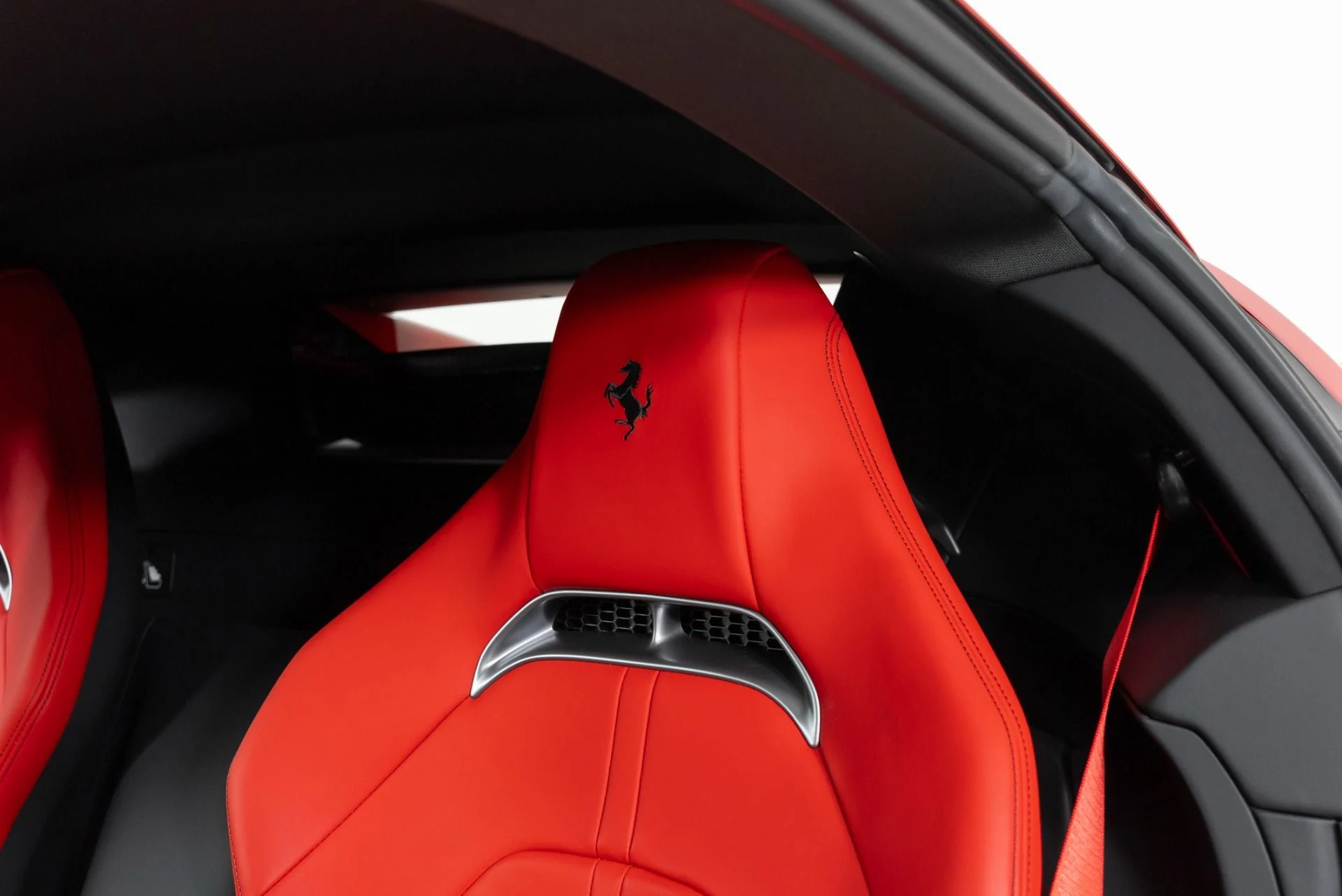 mph015_1642778512_Used_2023_Ferrari_SF_90_Stradale_1755717820_4c7ed01a53