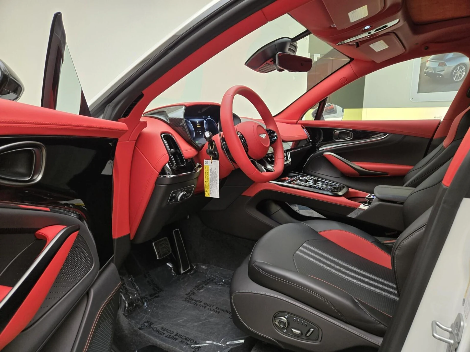 mph015_1650495572_New_2025_Aston_Martin_DBX_707_1756187102_367eca3975