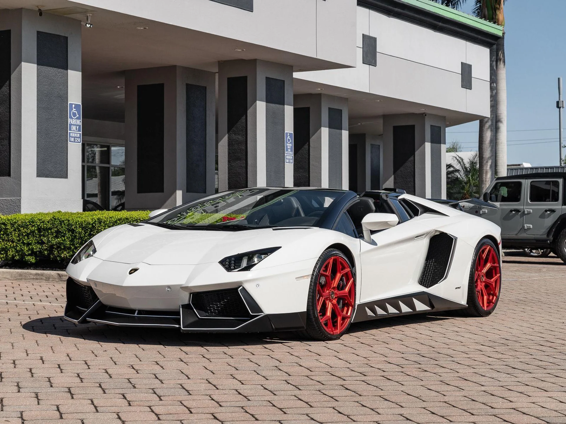 mph015_1651862504_Used_2016_Lamborghini_Aventador_LP_700_4_1777082794_8bf8adfd5a
