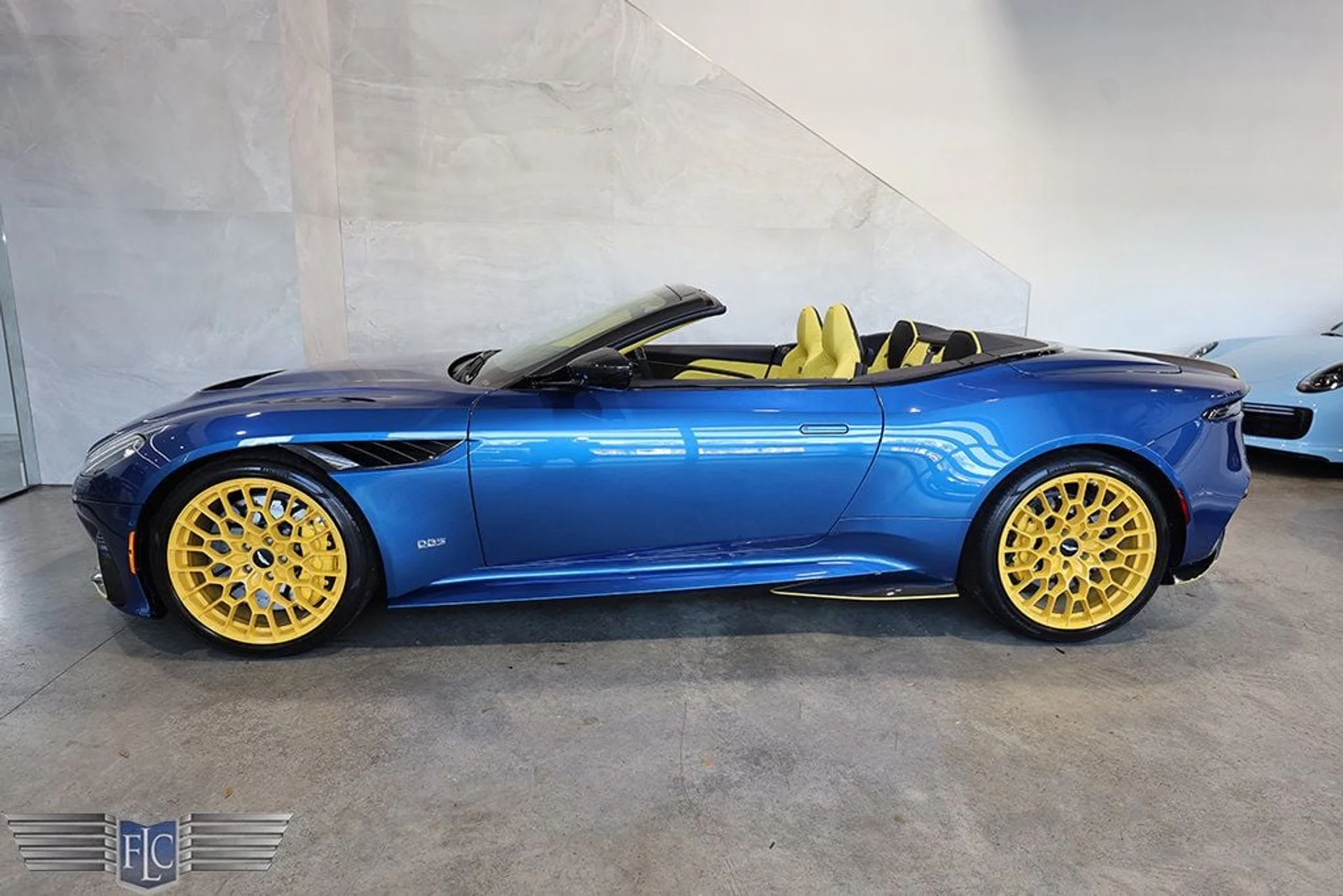 mph015_1660273012_used_2023_aston_martin_dbs_20235volante770ultimate_9689_22994688_16_1024_5c71779539