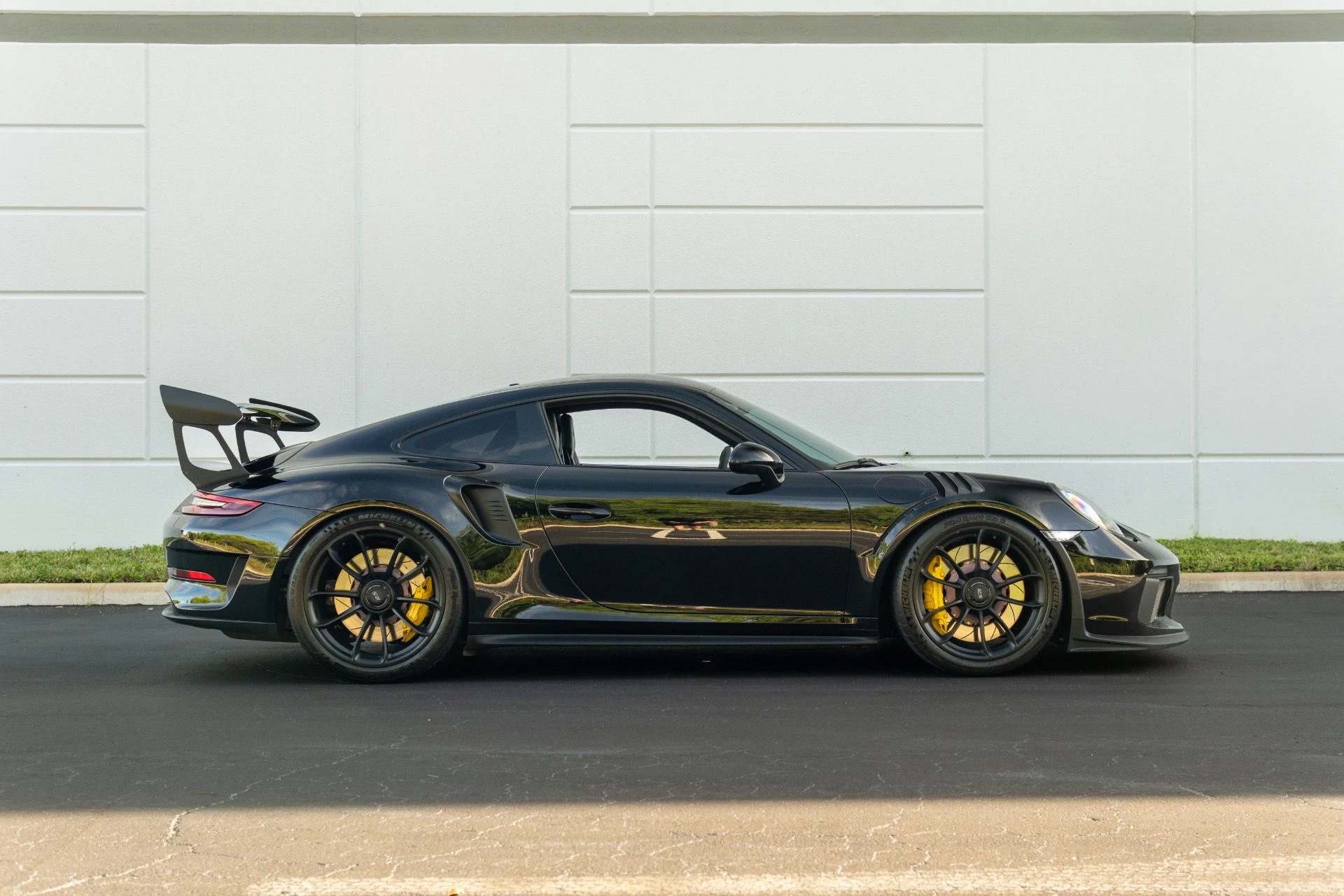 mph015_1660636536_Used_2019_Porsche_911_GT_3_RS_1765832694_eb71d5fe23