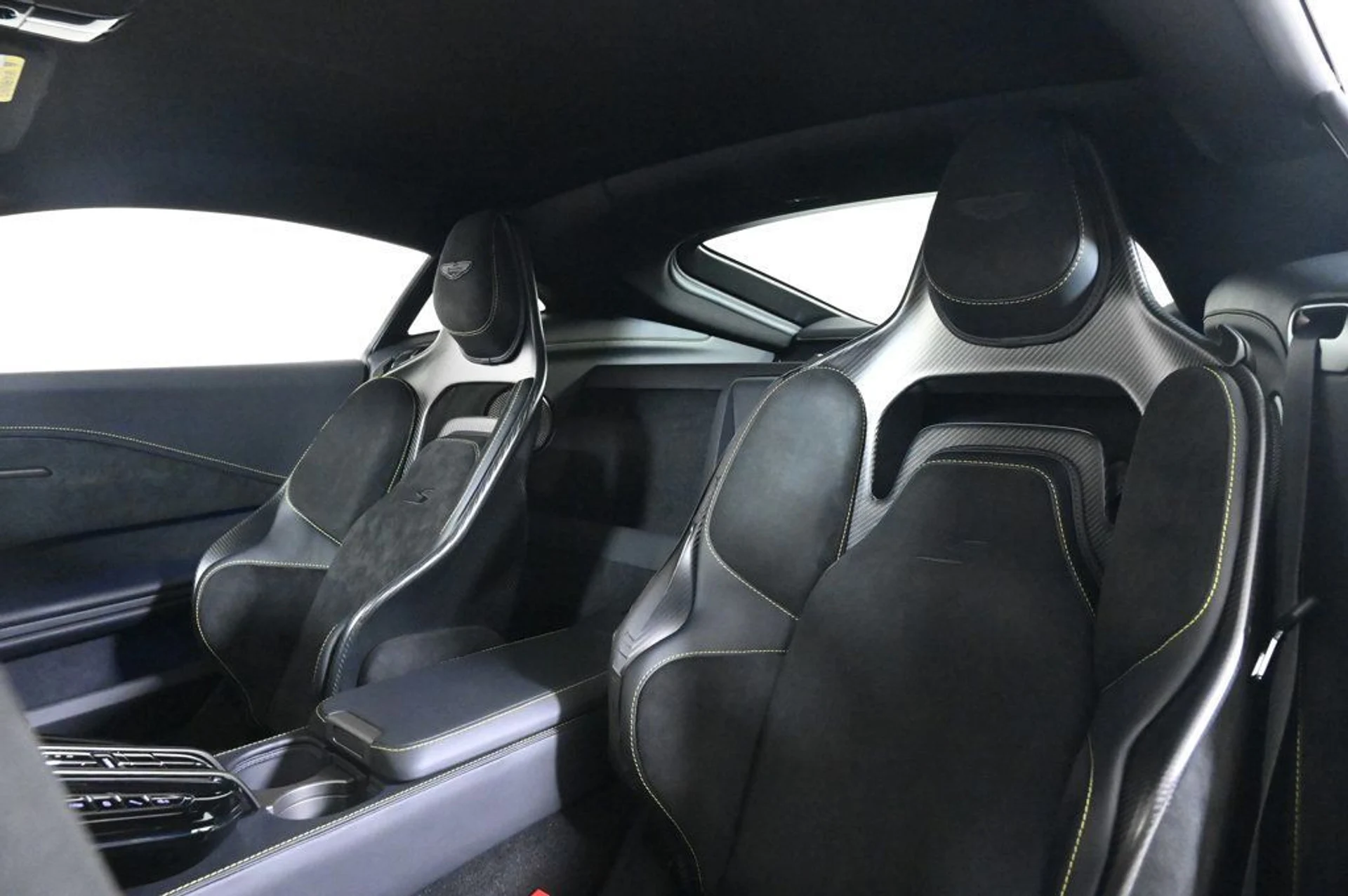 mph015_169003823_new_2026_aston_martin_vantage_scoupe_11350_22957420_15_1024_5ca3c0a51a