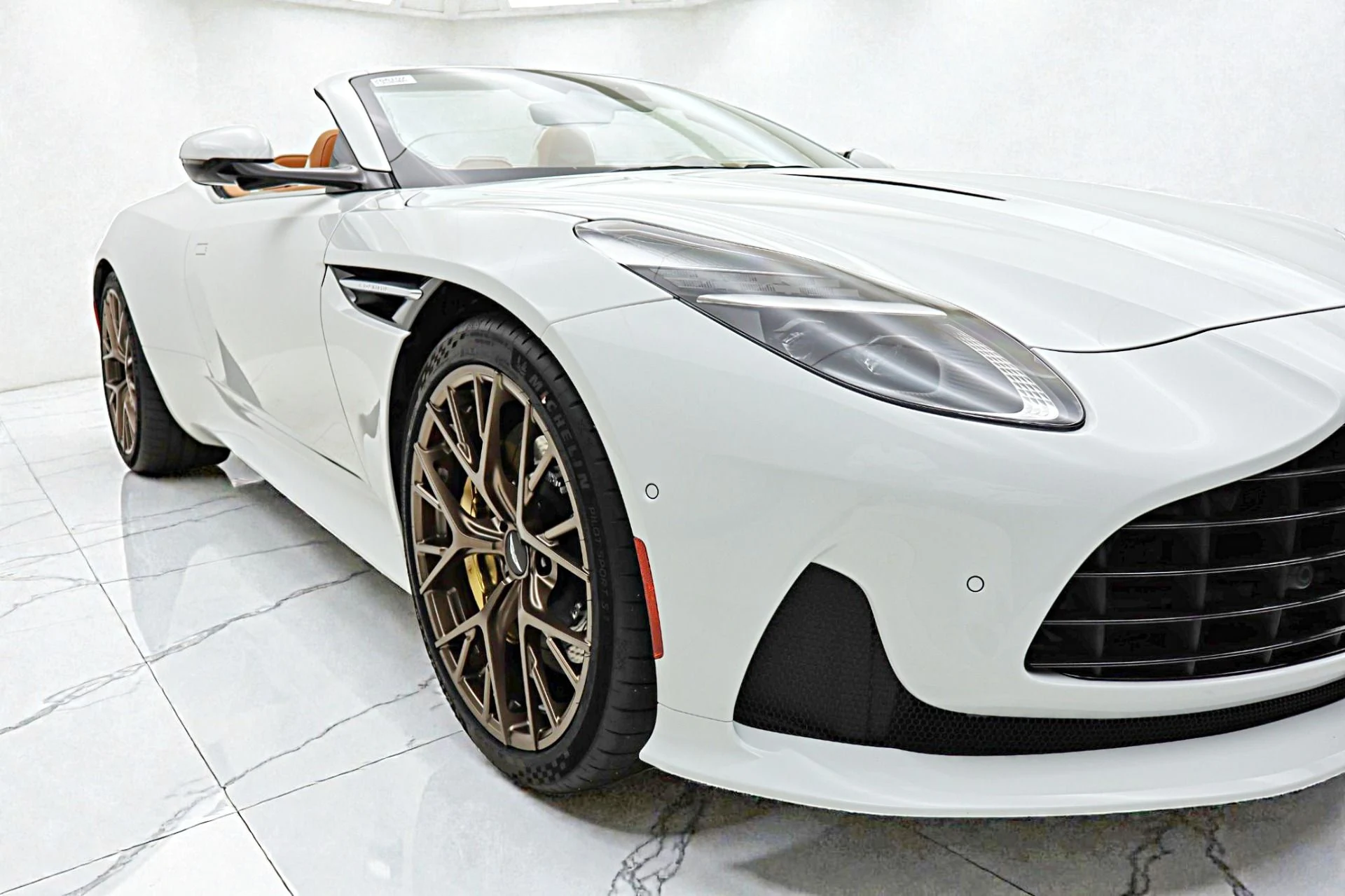 mph015_1699113761_New_2026_Aston_Martin_DB_12_Volante_e68ddeab29