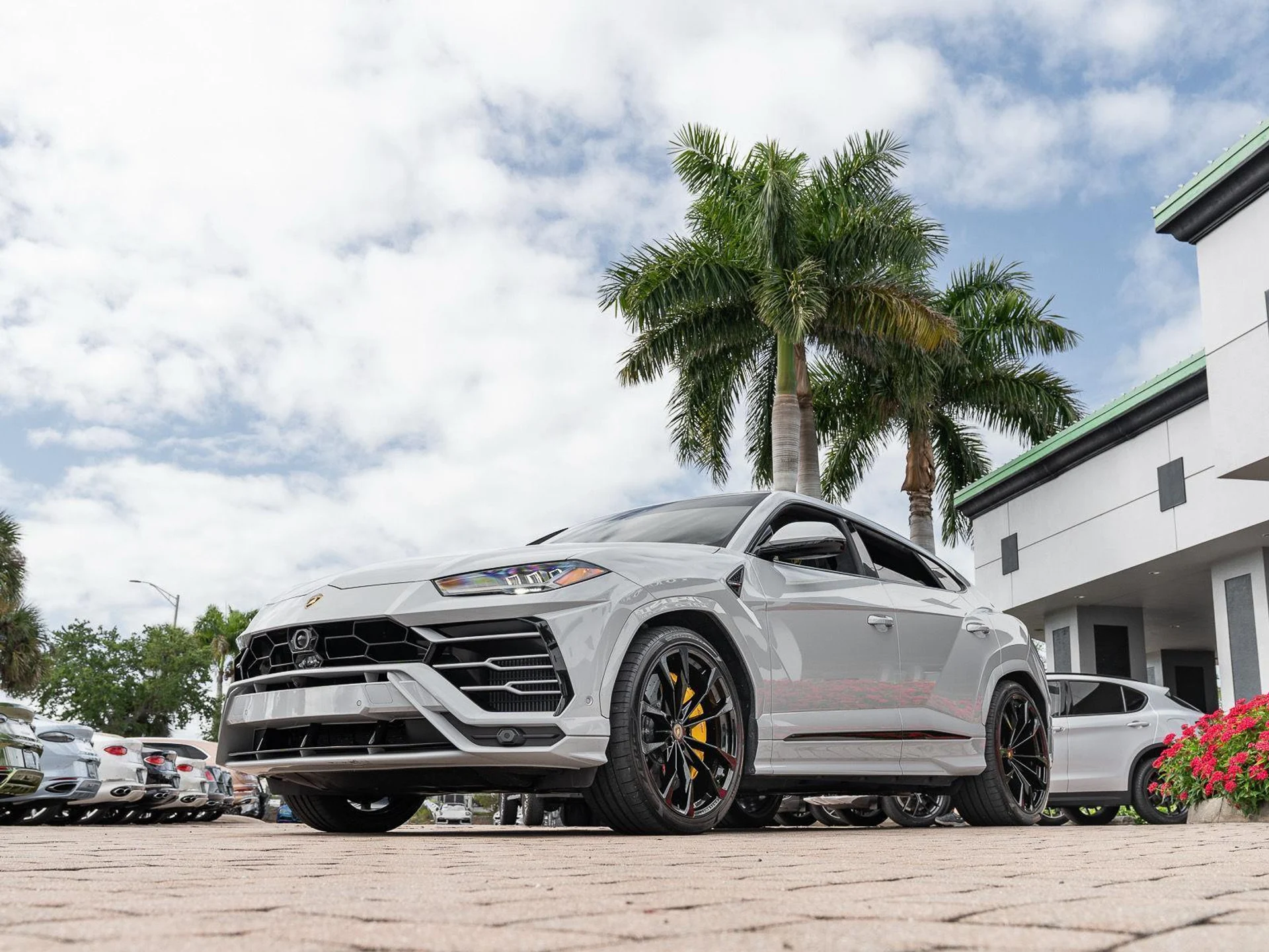 mph015_1701780251_Used_2022_Lamborghini_Urus_AWD_1777086166_9e0ec54384