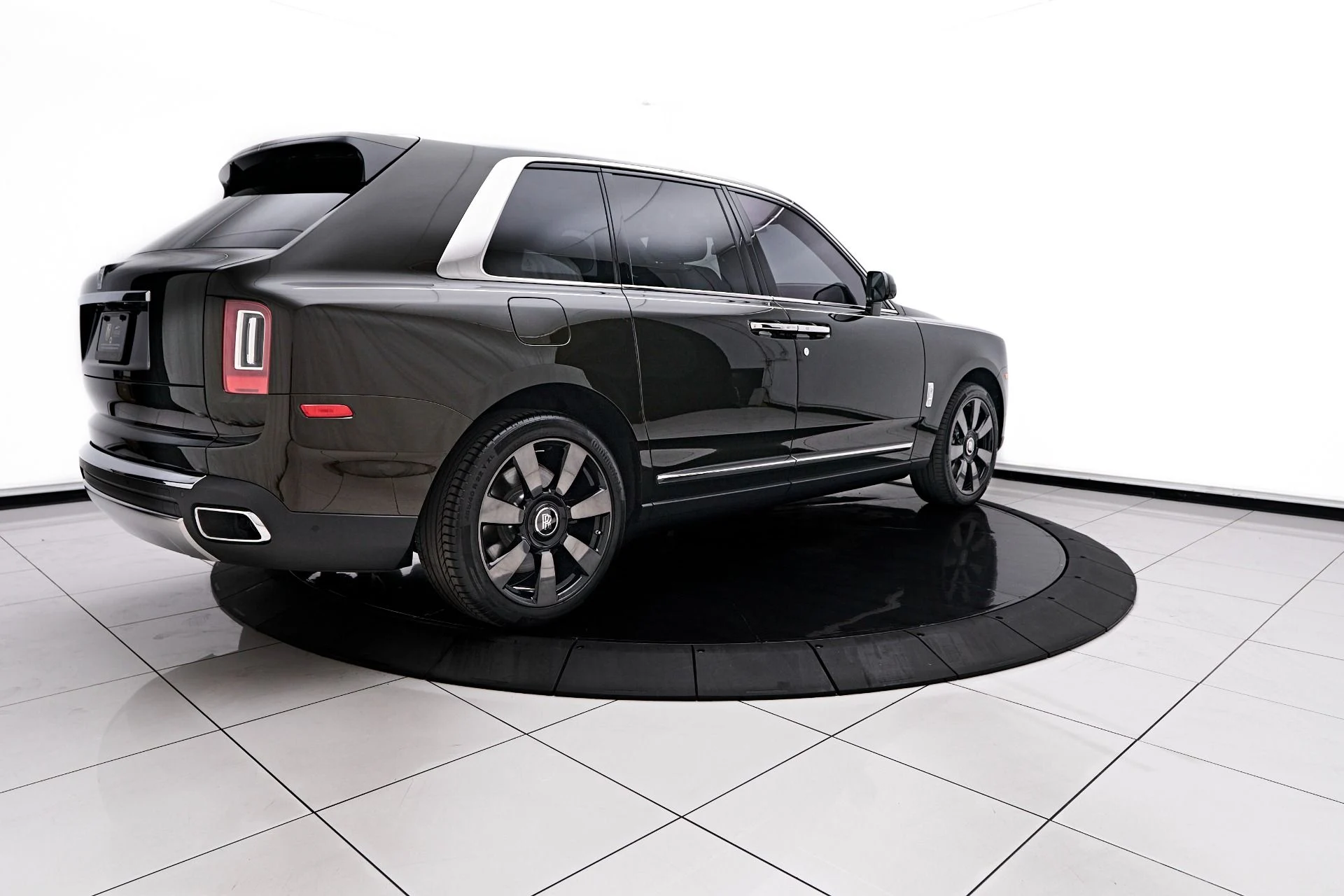 mph015_1705383032_Used_2023_Rolls_Royce_Cullinan_Base_1759189421_ffb8f4c980