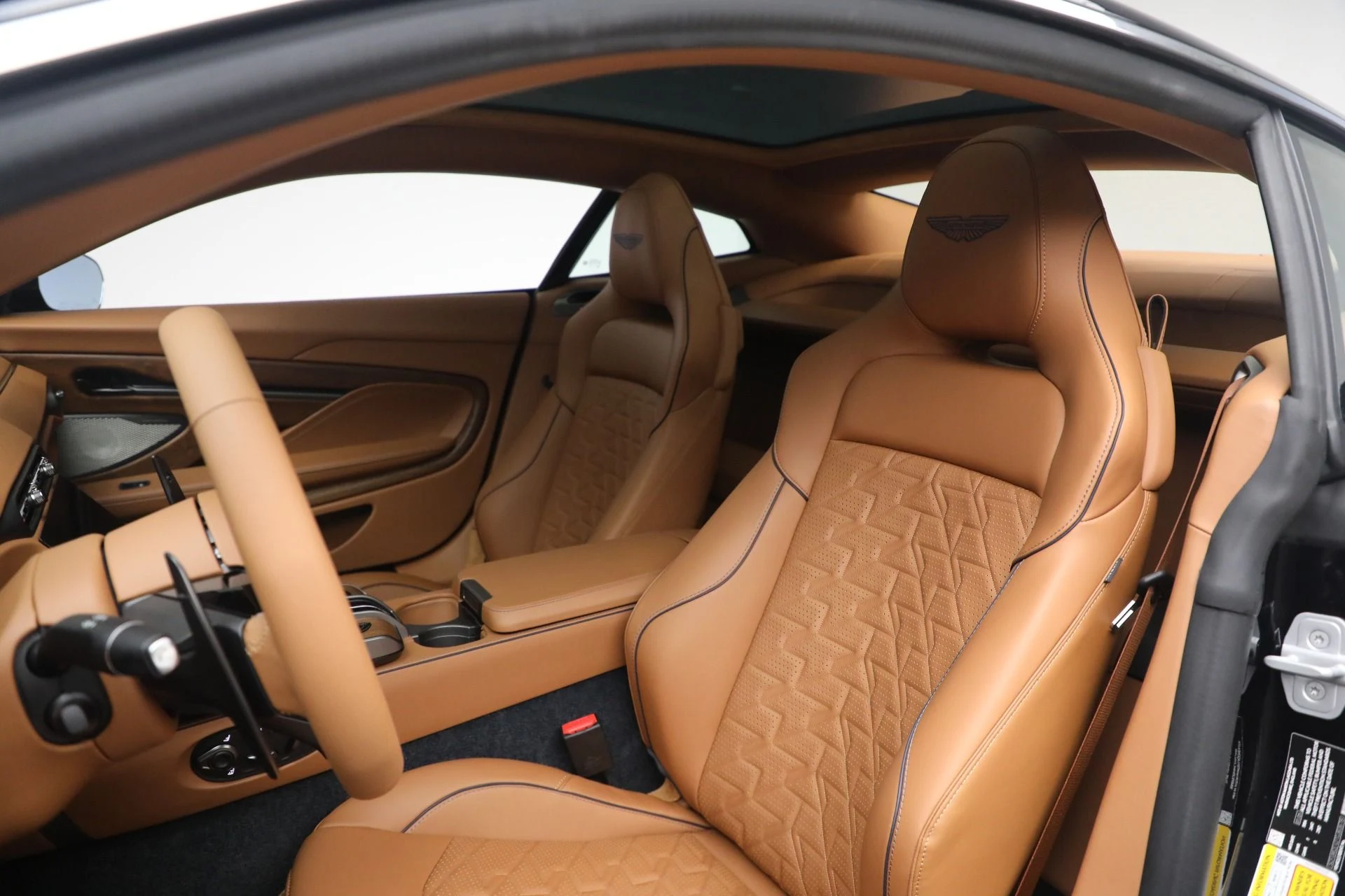 mph015_170690581_New_2026_Aston_Martin_Vanquish_ee45e698cf