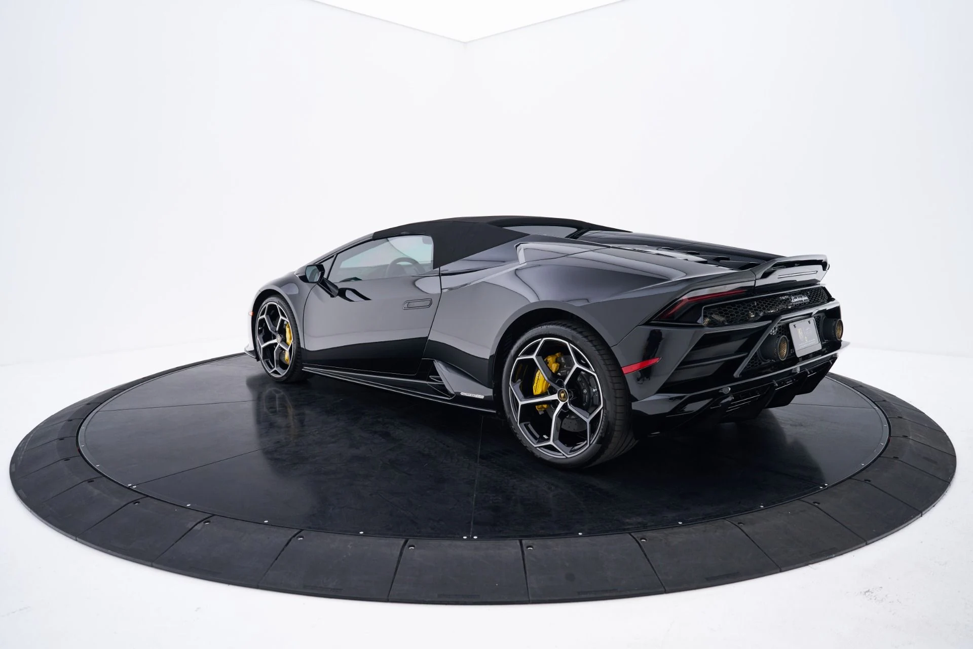 mph015_171005656_Used_2024_Lamborghini_Huracan_1793135544_aab0c8d8cf