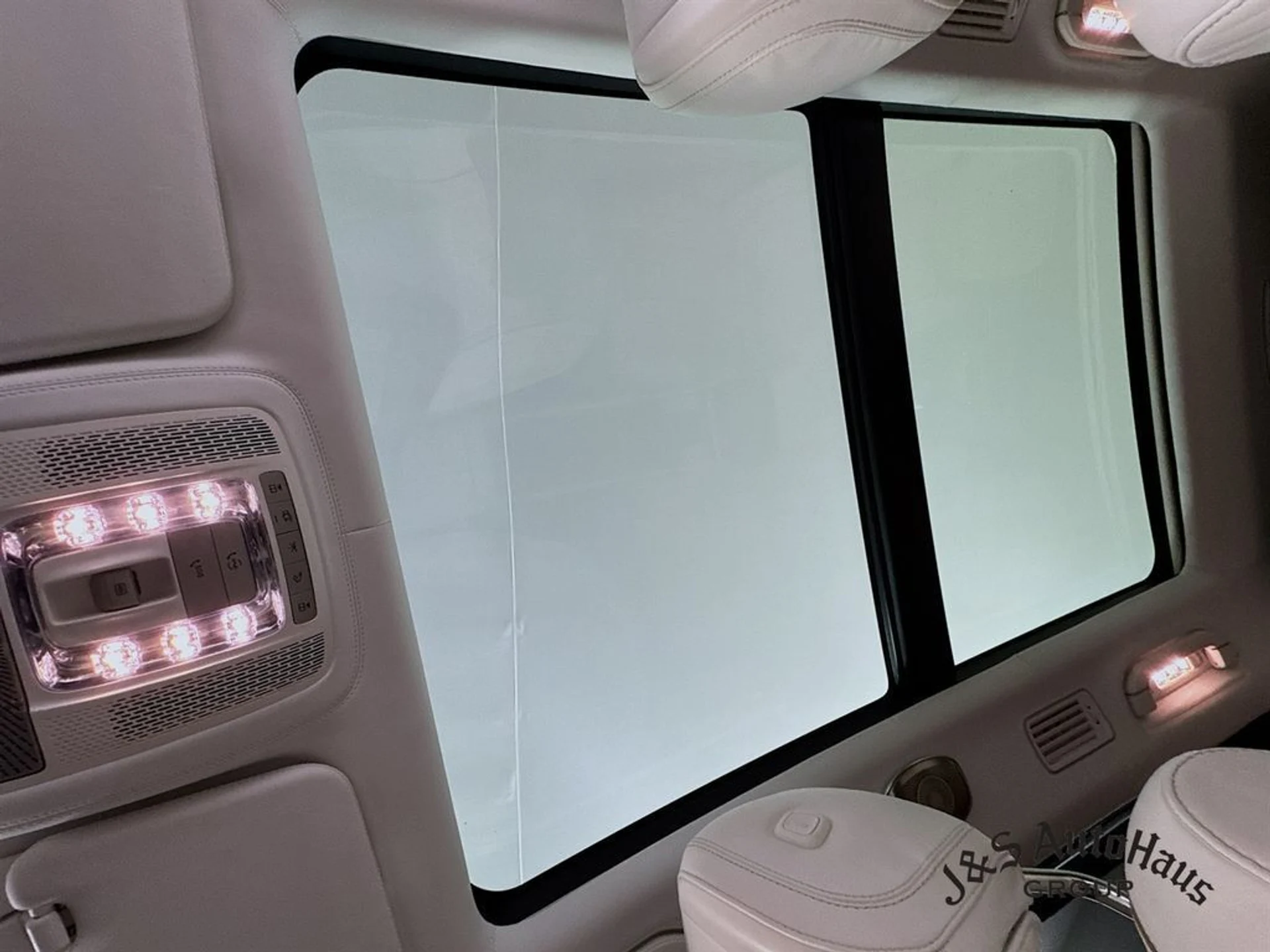 mph015_1711172273_elce6gcixq840mi9gc3u4qlqyq3f_82f09b2c78