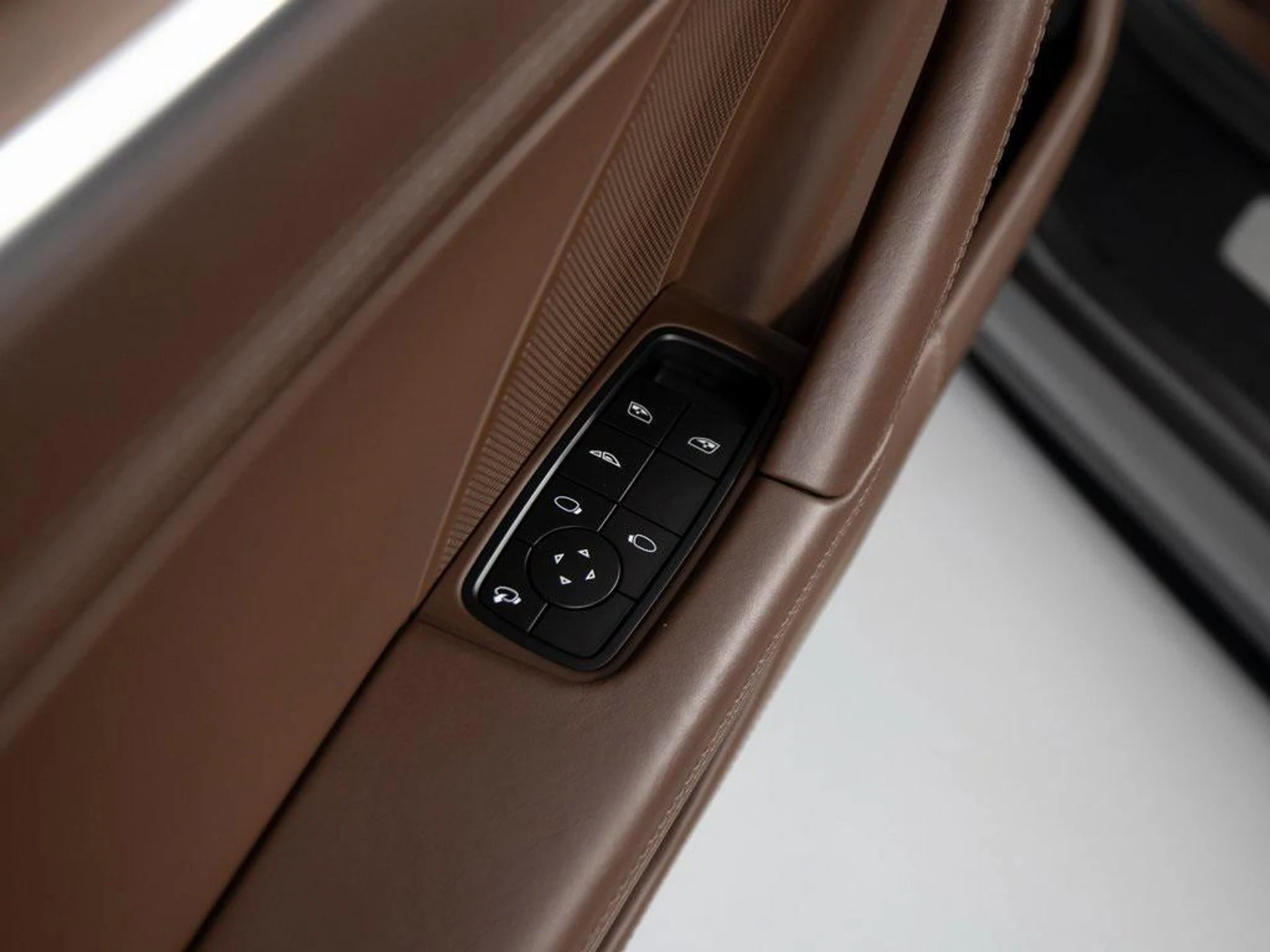 mph015_1716485681_Lsnmld_Hqjx_MRPOCH_4p_LRA_Yo_H_8_09d2713a6f