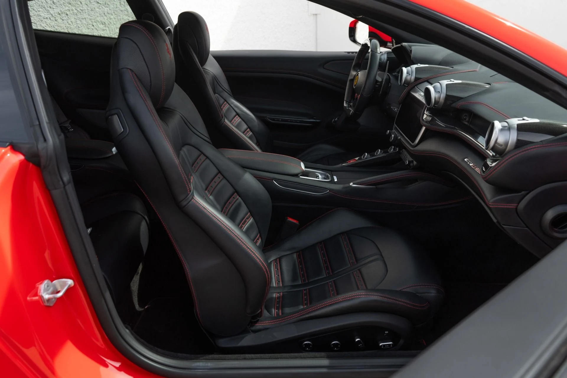 mph015_1719957629_Used_2018_Ferrari_GTC_4_Lusso_T_1771449324_ed2e006c66