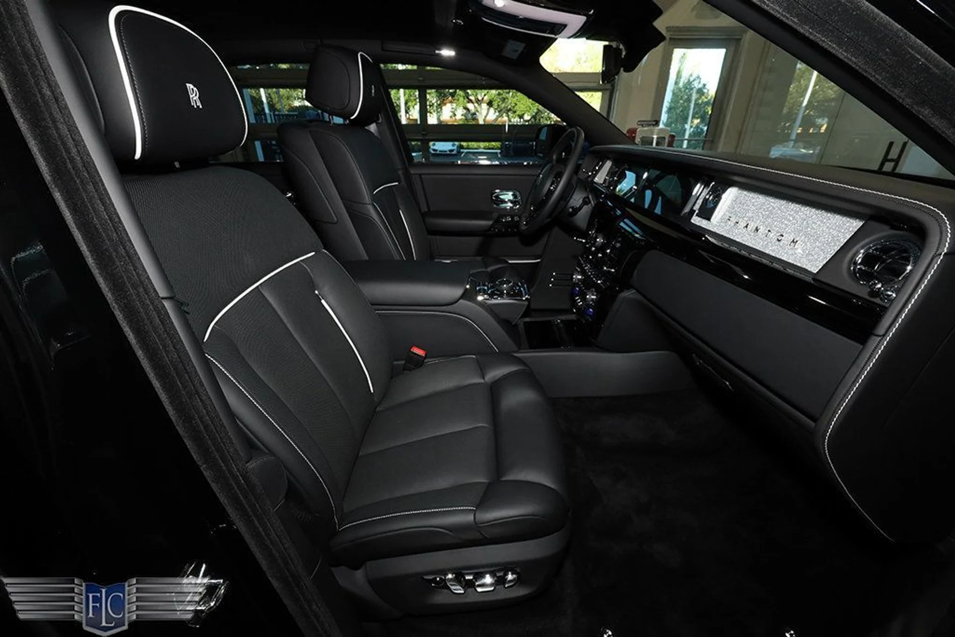 mph015_1720215729_used_2022_rolls_royce_phantom_sedan_9689_23002313_16_1024_275be83aa7