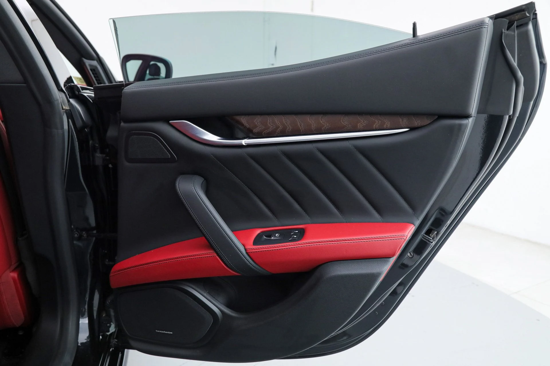 mph015_1721087548_22e62671a4a161592a57e393f3b56ea9_6d90507e98