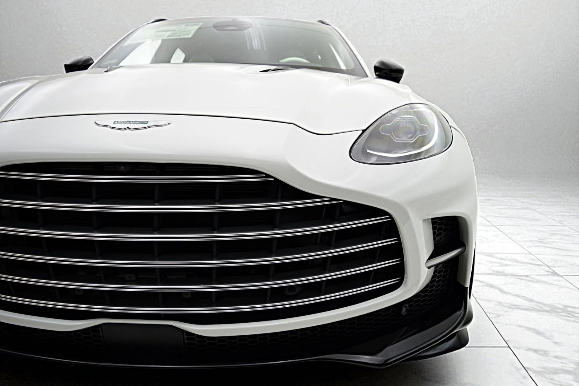 mph015_1733106602_New_2025_Aston_Martin_DBX_707_6a4e8c8378