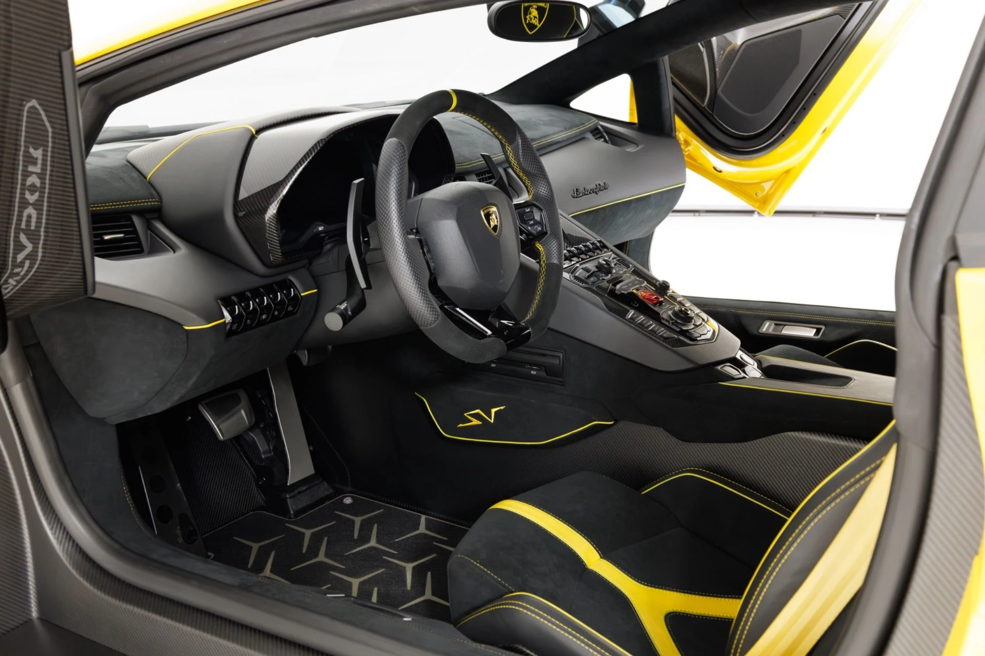 mph015_1733489720_Used_2016_Lamborghini_Aventador_LP_750_4_Superveloce_1785278593_09369086c0