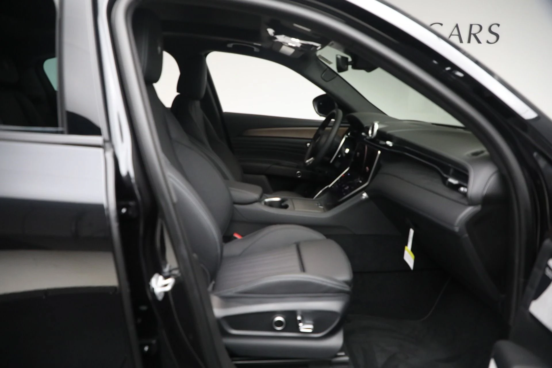 mph015_1734539953_New_2025_Maserati_Grecale_Folgore_2ba4d468ed
