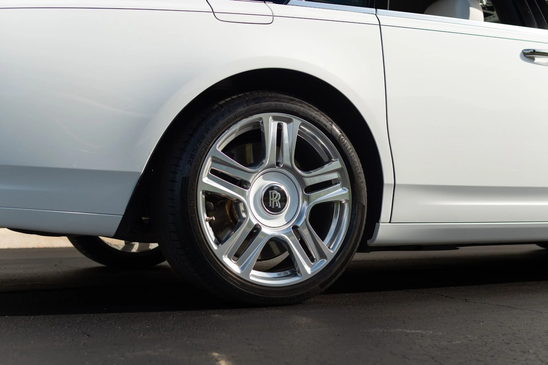 mph015_1740206517_Used_2018_Rolls_Royce_Ghost_1765824060_f348a85832