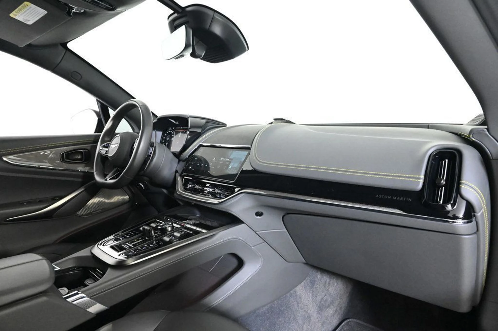 mph015_1741313656_used_2025_aston_martin_dbx_707_11350_22966426_15_1024_84cd2ea559