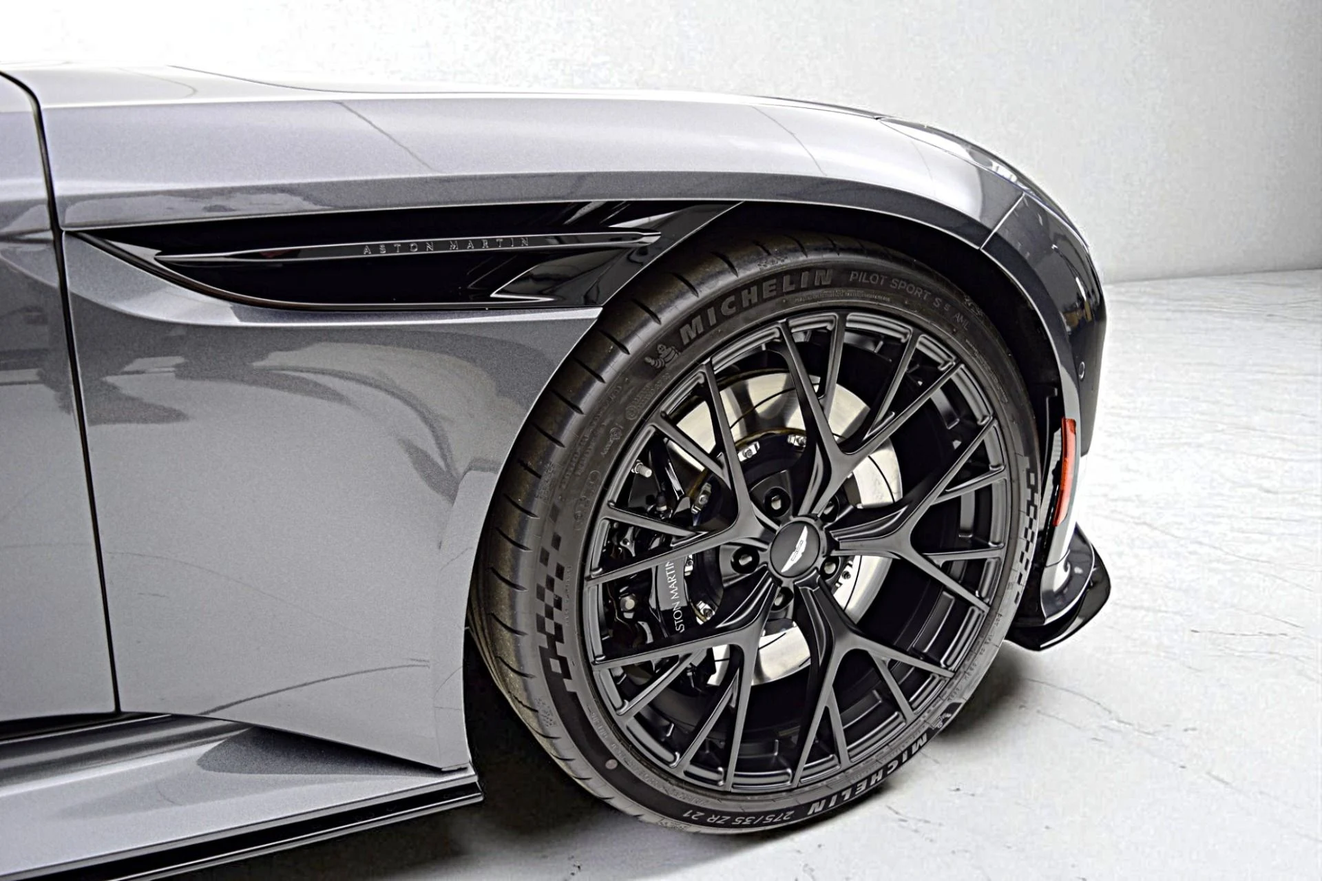 mph015_1747904812_Used_2024_Aston_Martin_DB_12_Coupe_648f5e092f