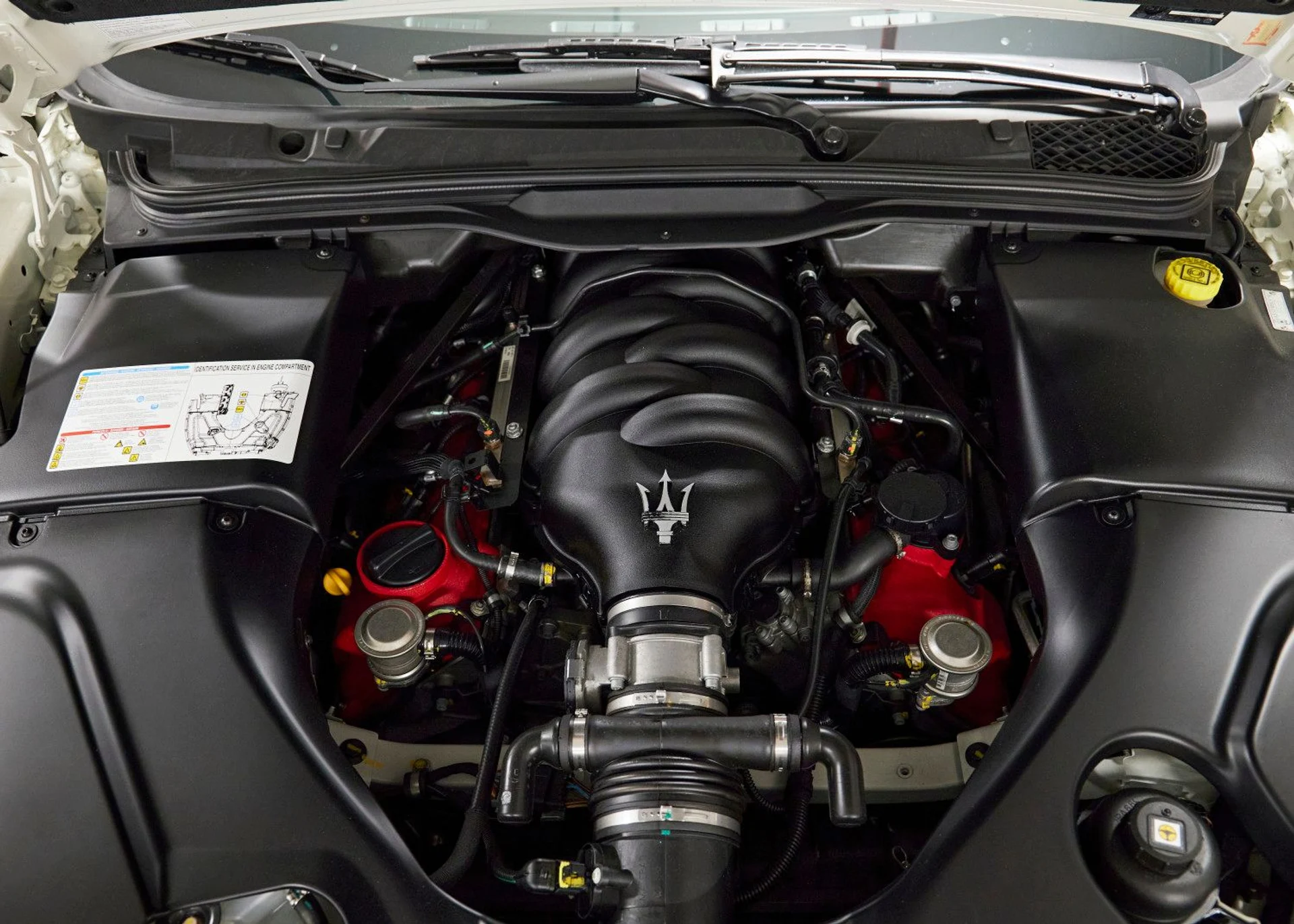 mph015_1761475961_2016_Maserati_Granturismo_14_614f02e79e