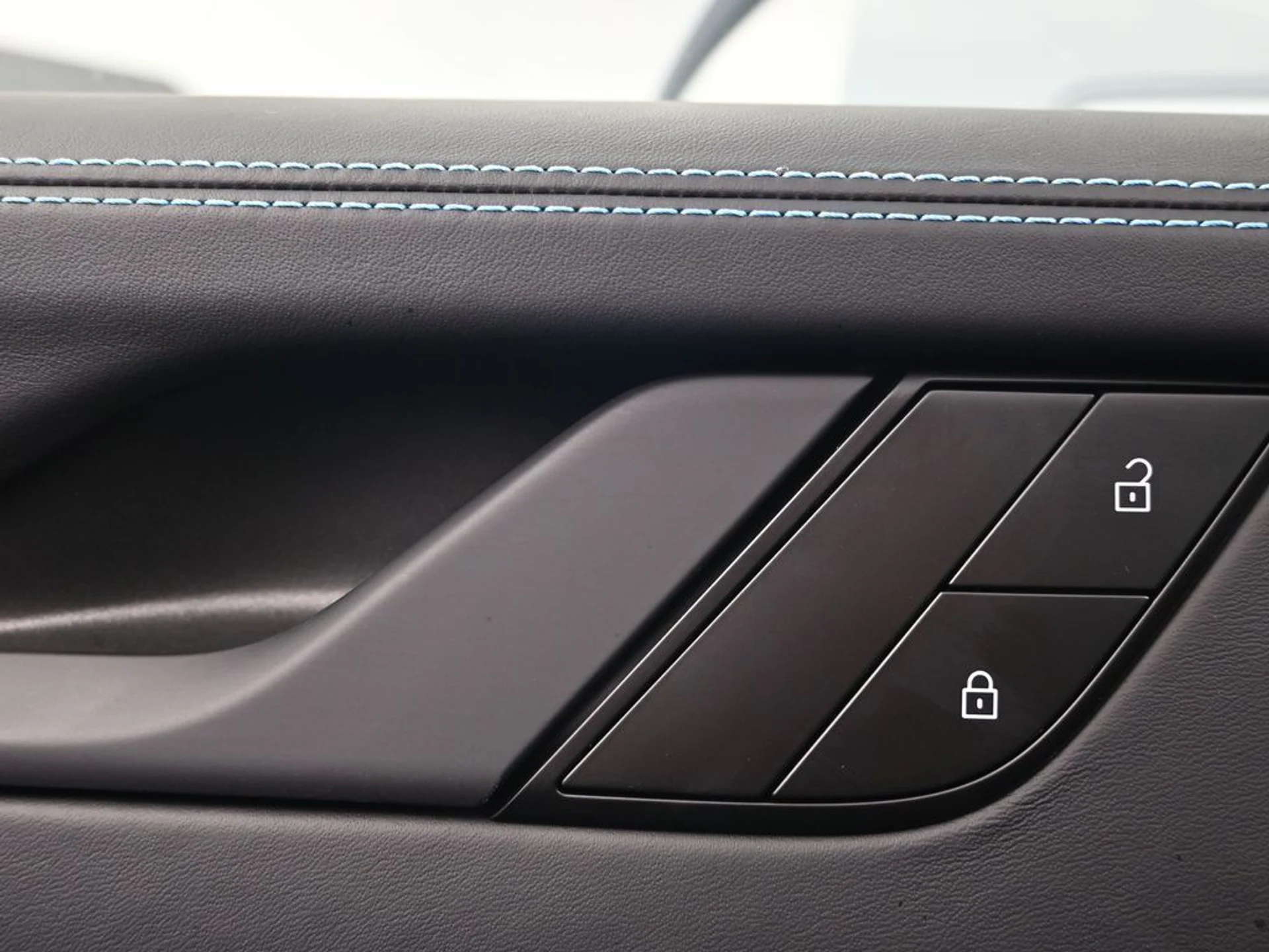 mph015_1765615718_4eca89d45c4972f6ee8c561267a95c8cx_f488796601