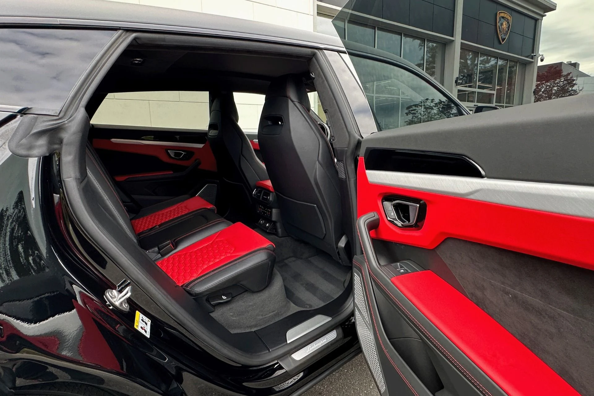 mph015_1767343871_Used_2019_Lamborghini_Urus_1760609107_f45711425b